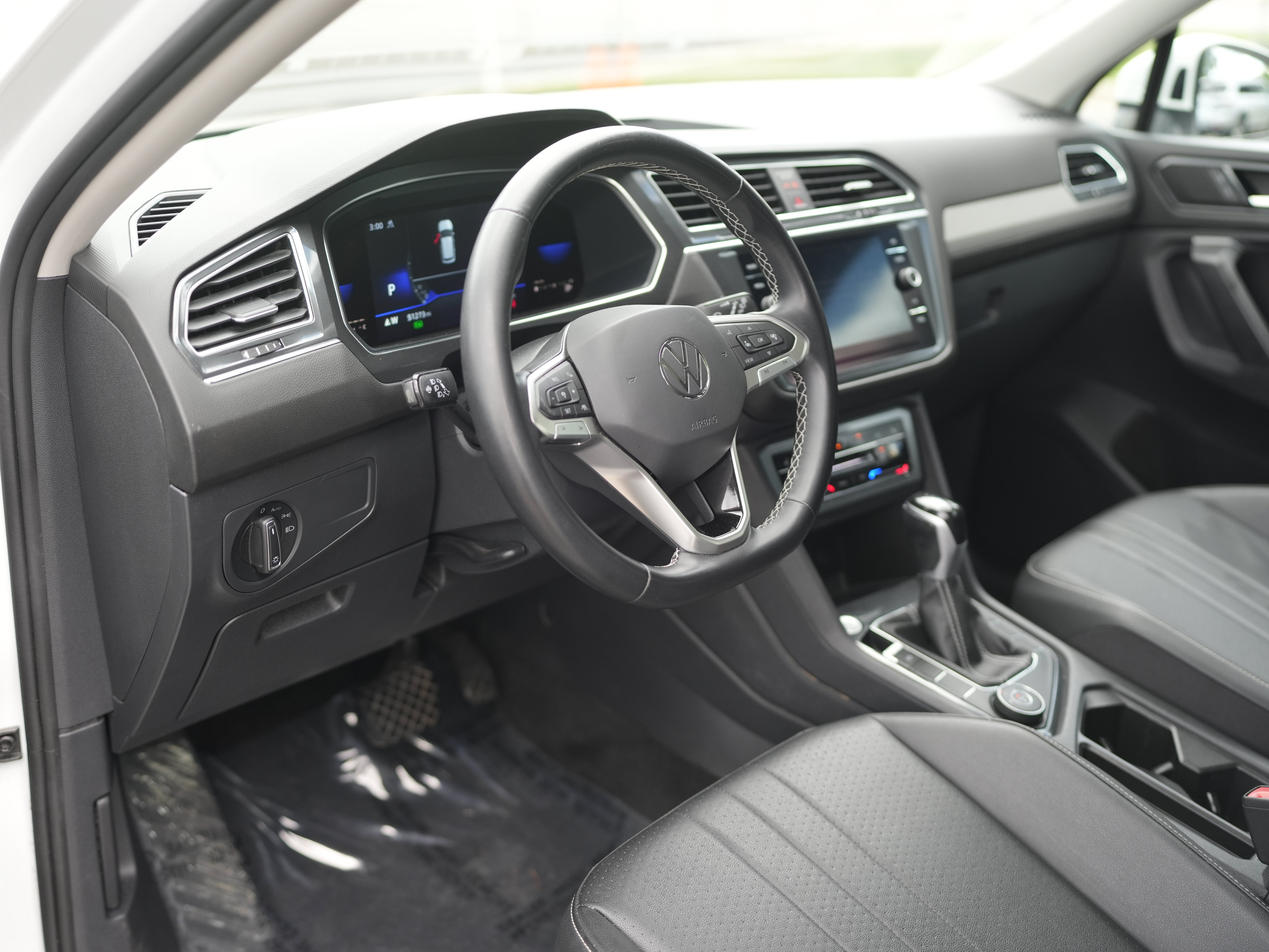 2023 Volkswagen Tiguan 2.0T SE