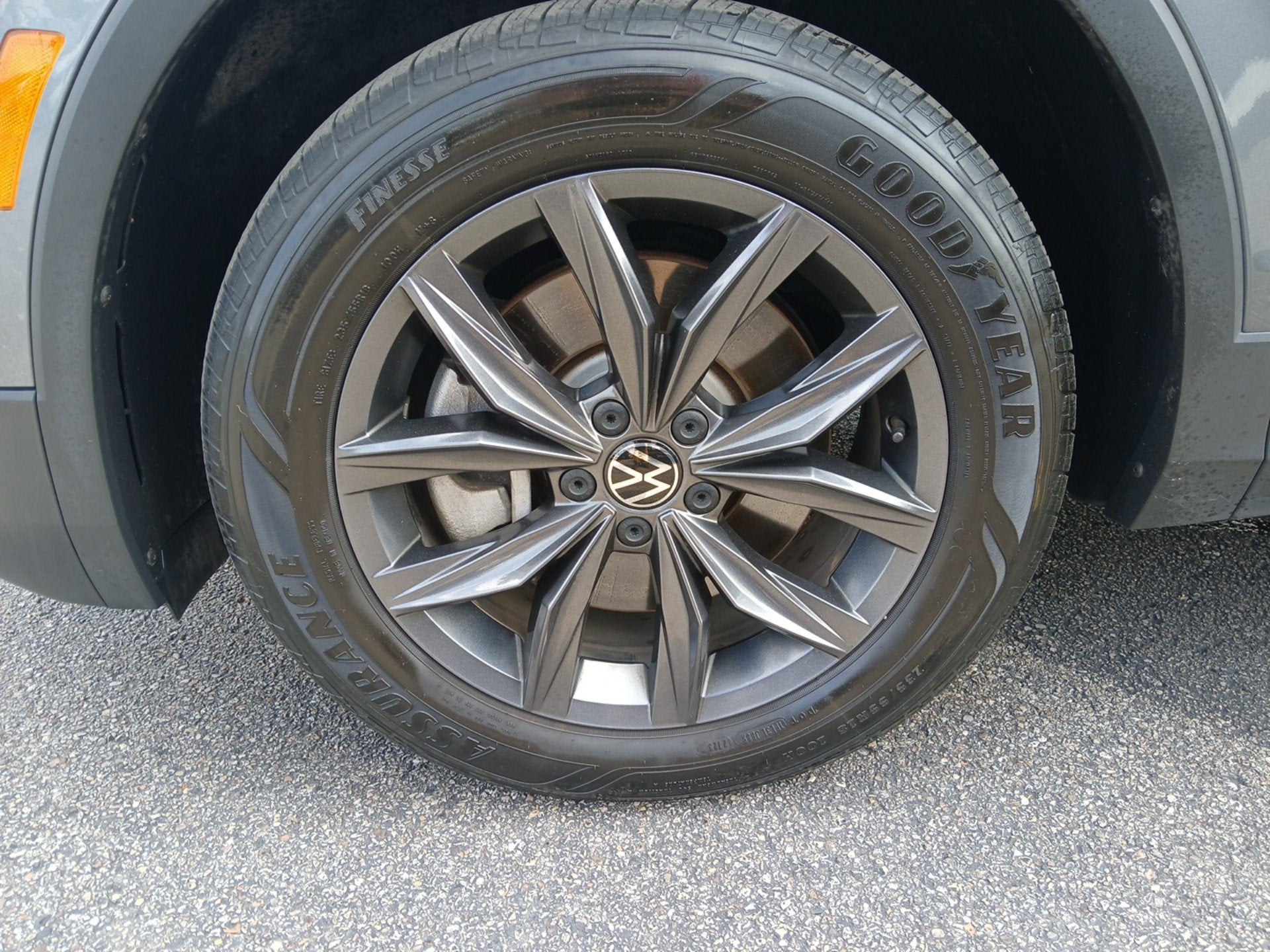 2024 Volkswagen Tiguan 2.0T SE