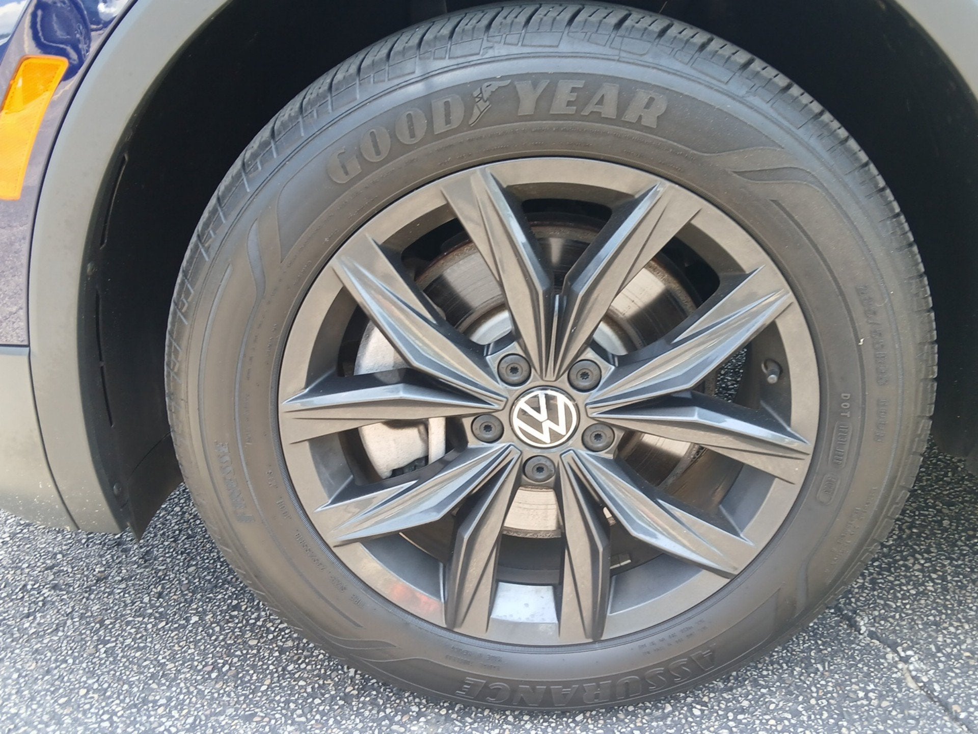 2024 Volkswagen Tiguan 2.0T SE