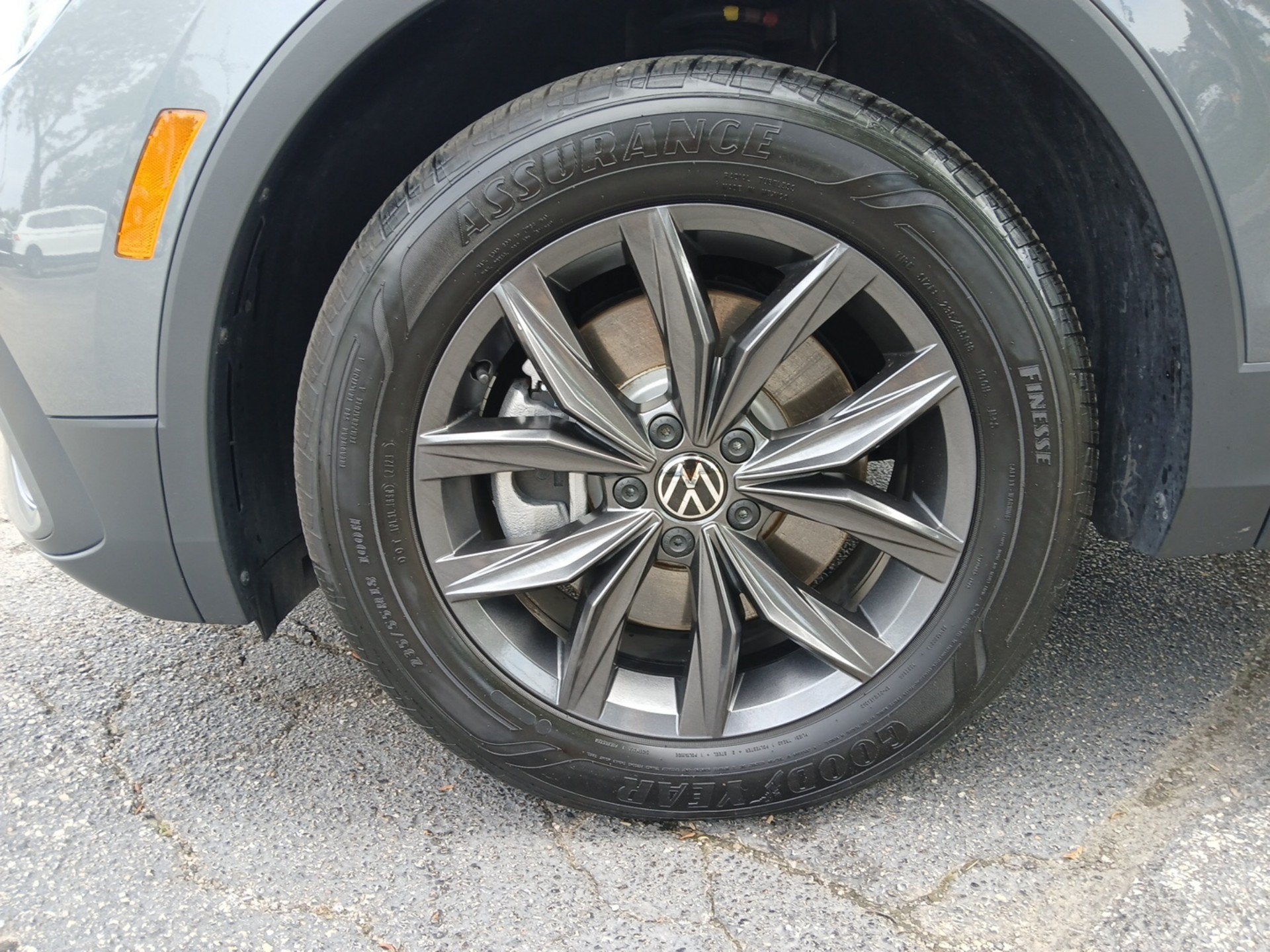 2024 Volkswagen Tiguan 2.0T SE