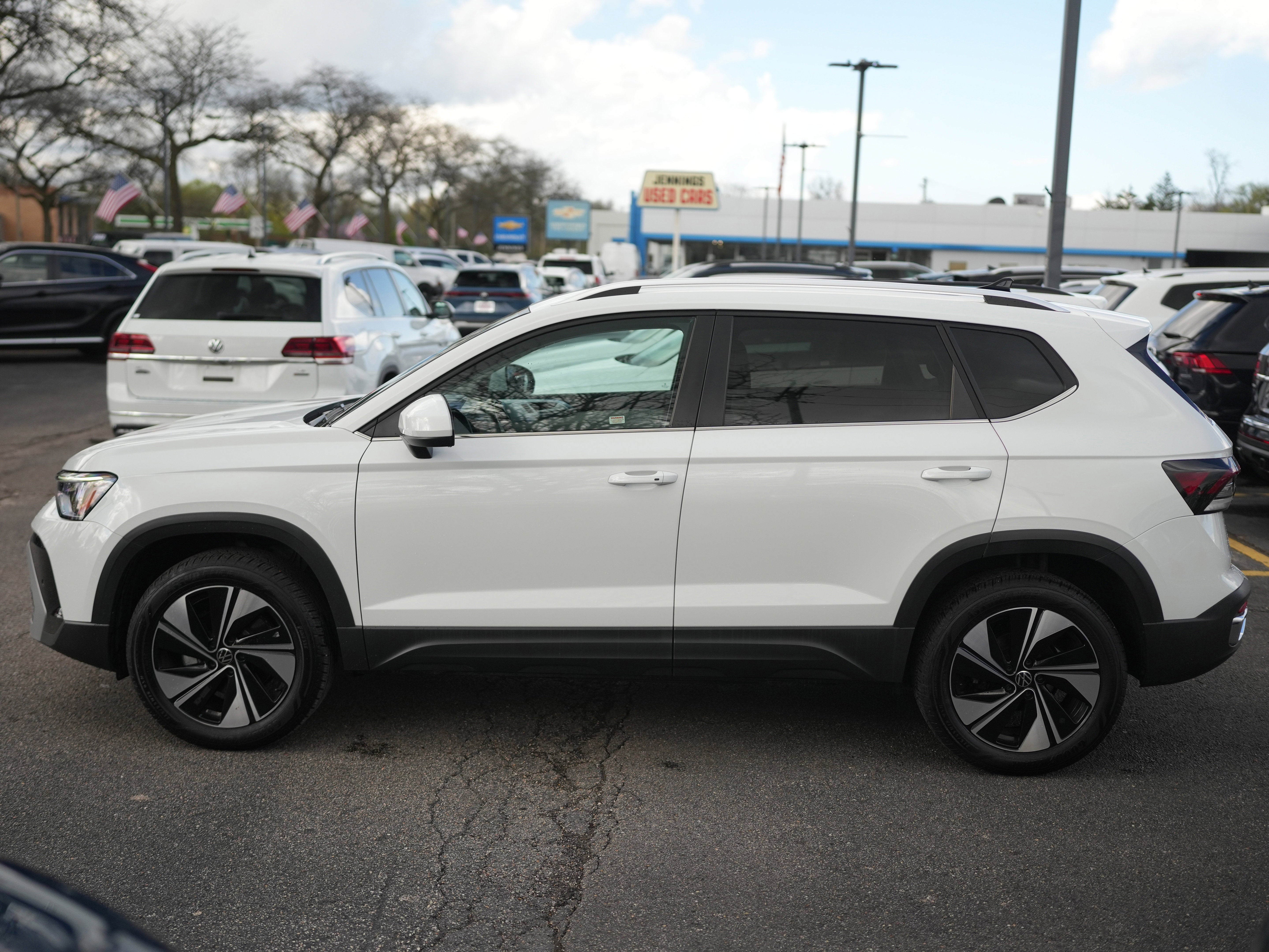 2025 Volkswagen Taos SE
