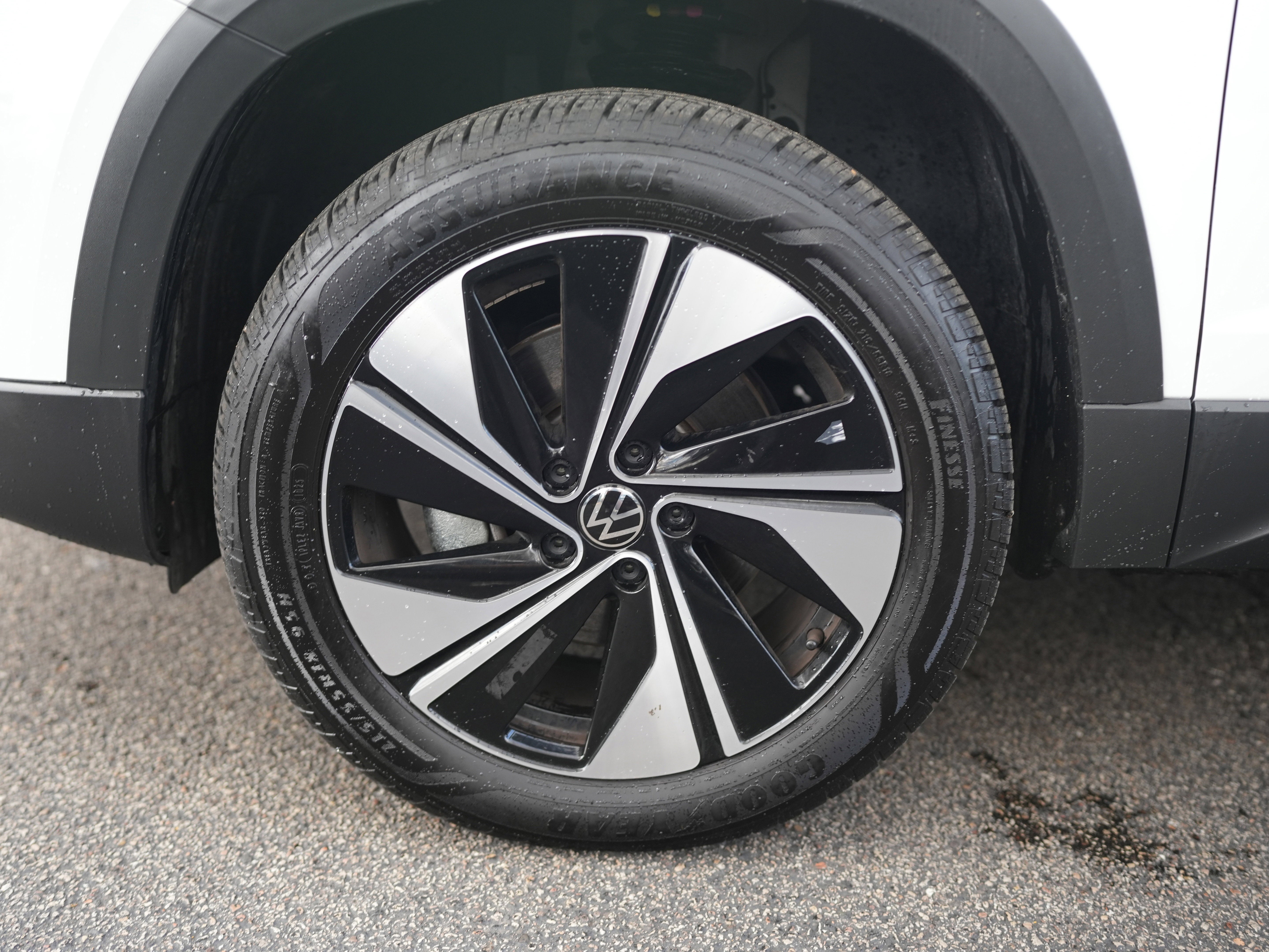 2025 Volkswagen Taos SE