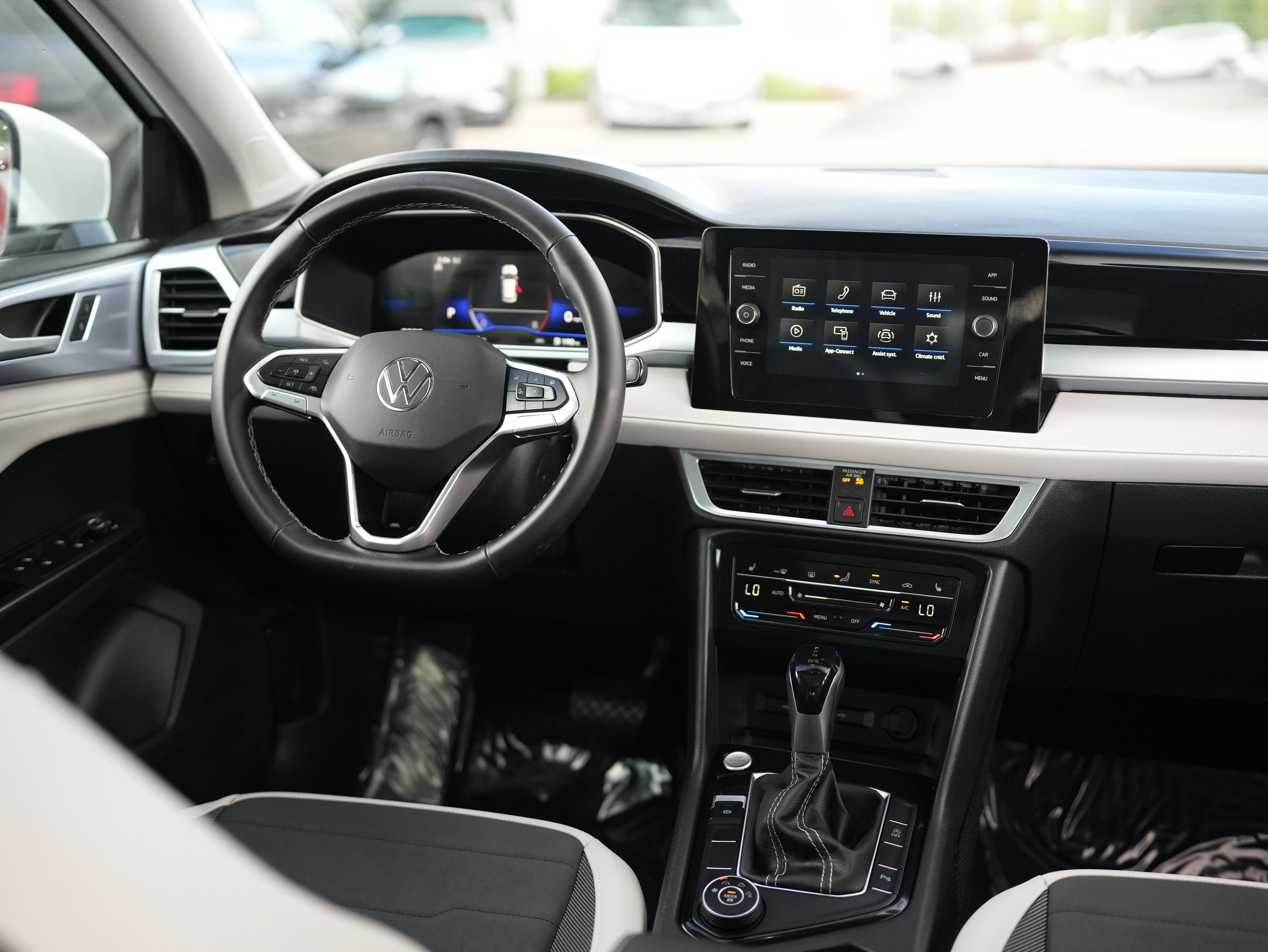 2025 Volkswagen Taos SE