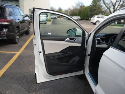 2025 Volkswagen Taos SE