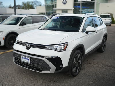 2025 Volkswagen Taos SE