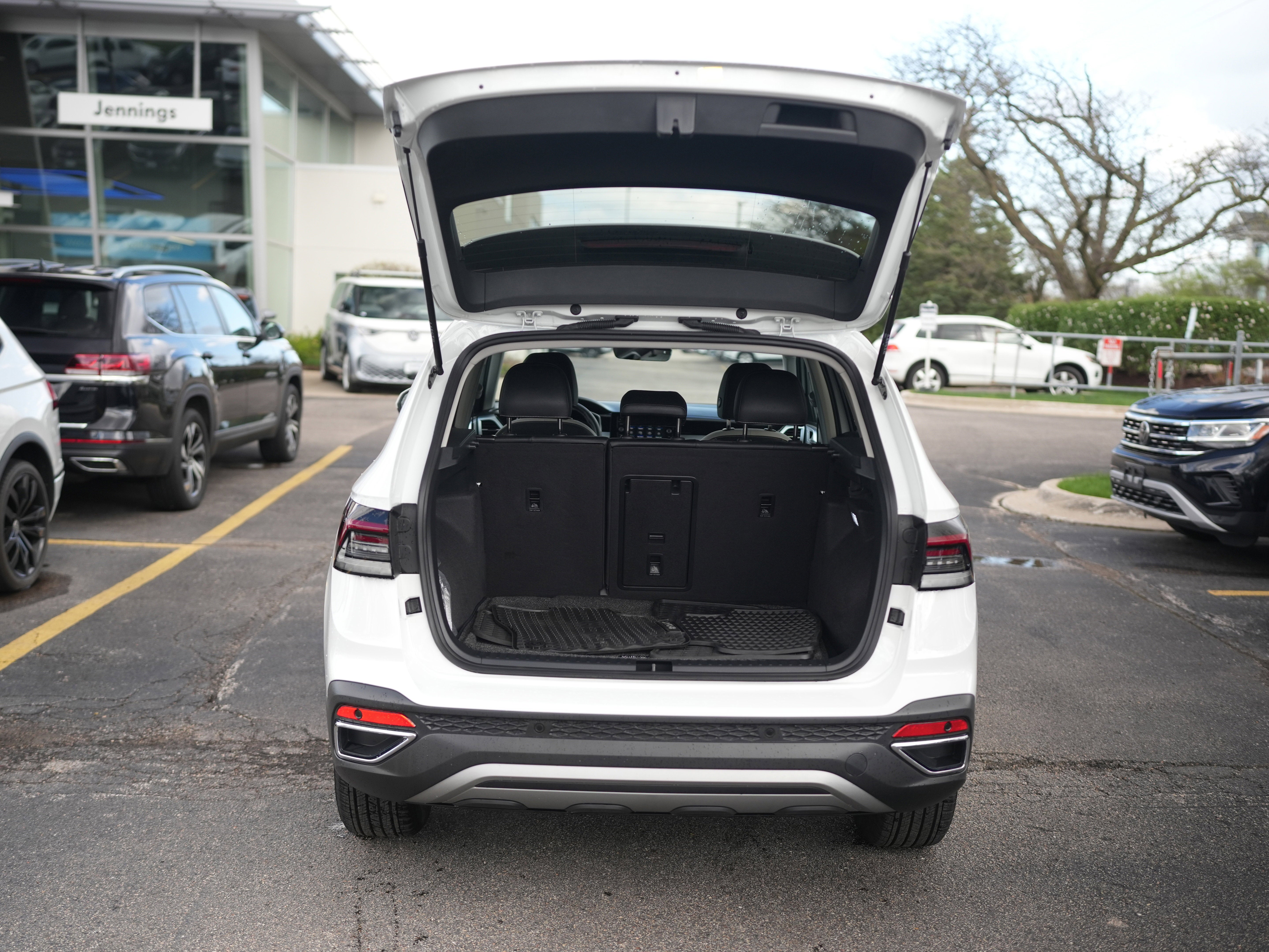 2025 Volkswagen Taos SE
