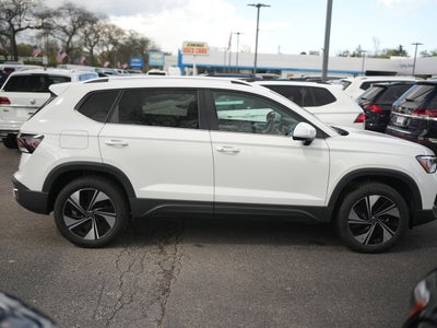 2025 Volkswagen Taos SE
