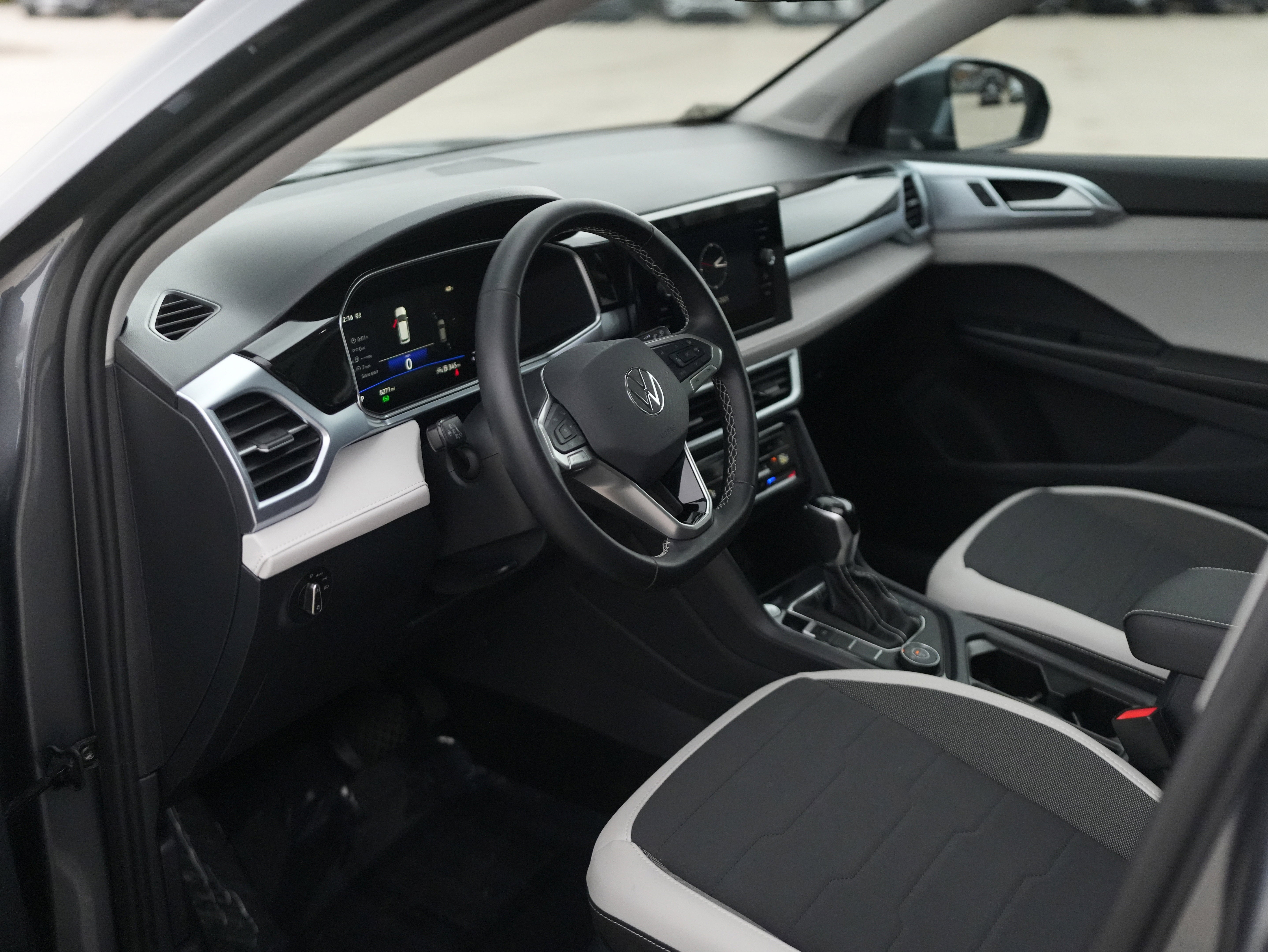 2025 Volkswagen Taos SE