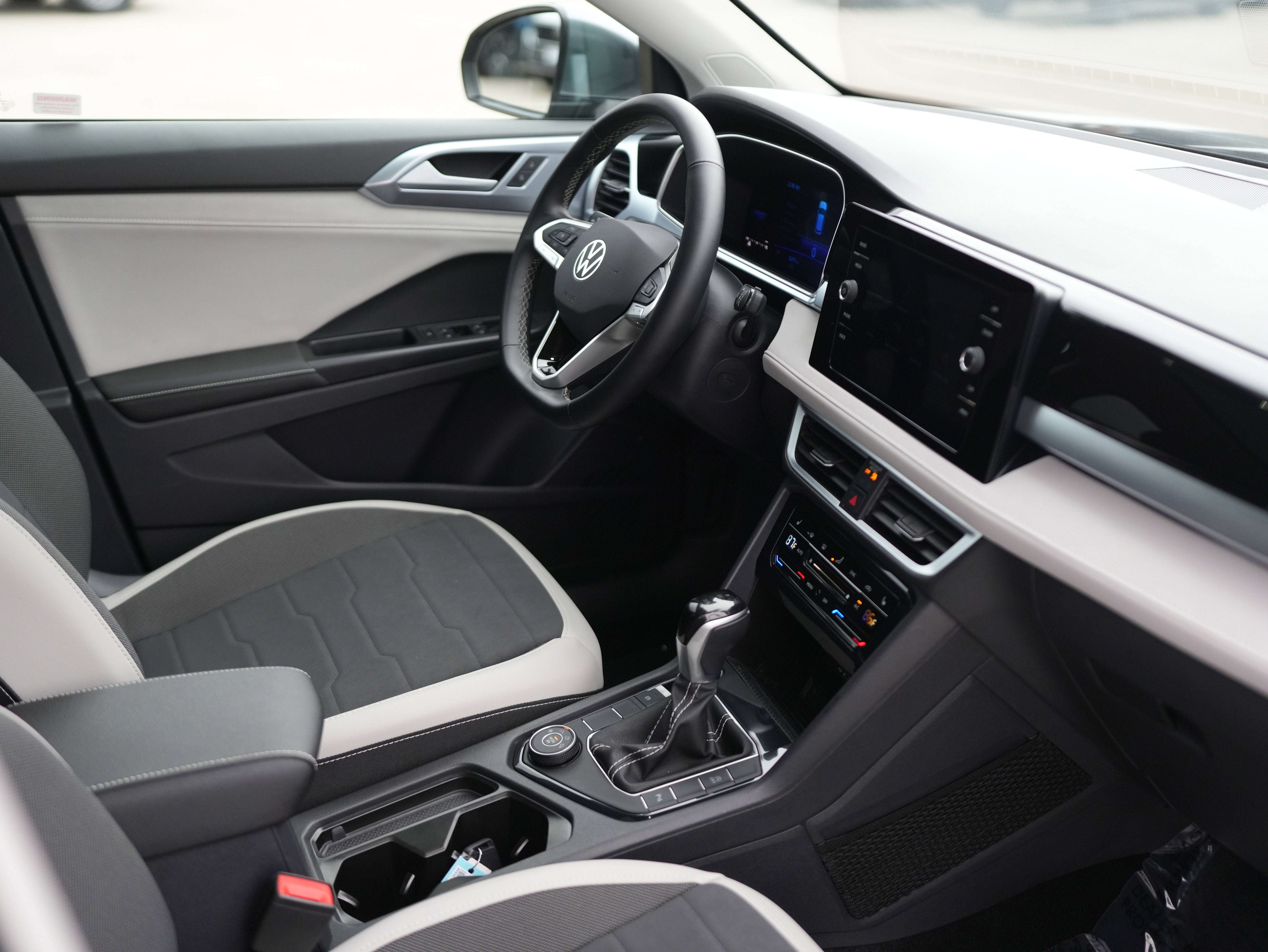 2025 Volkswagen Taos SE