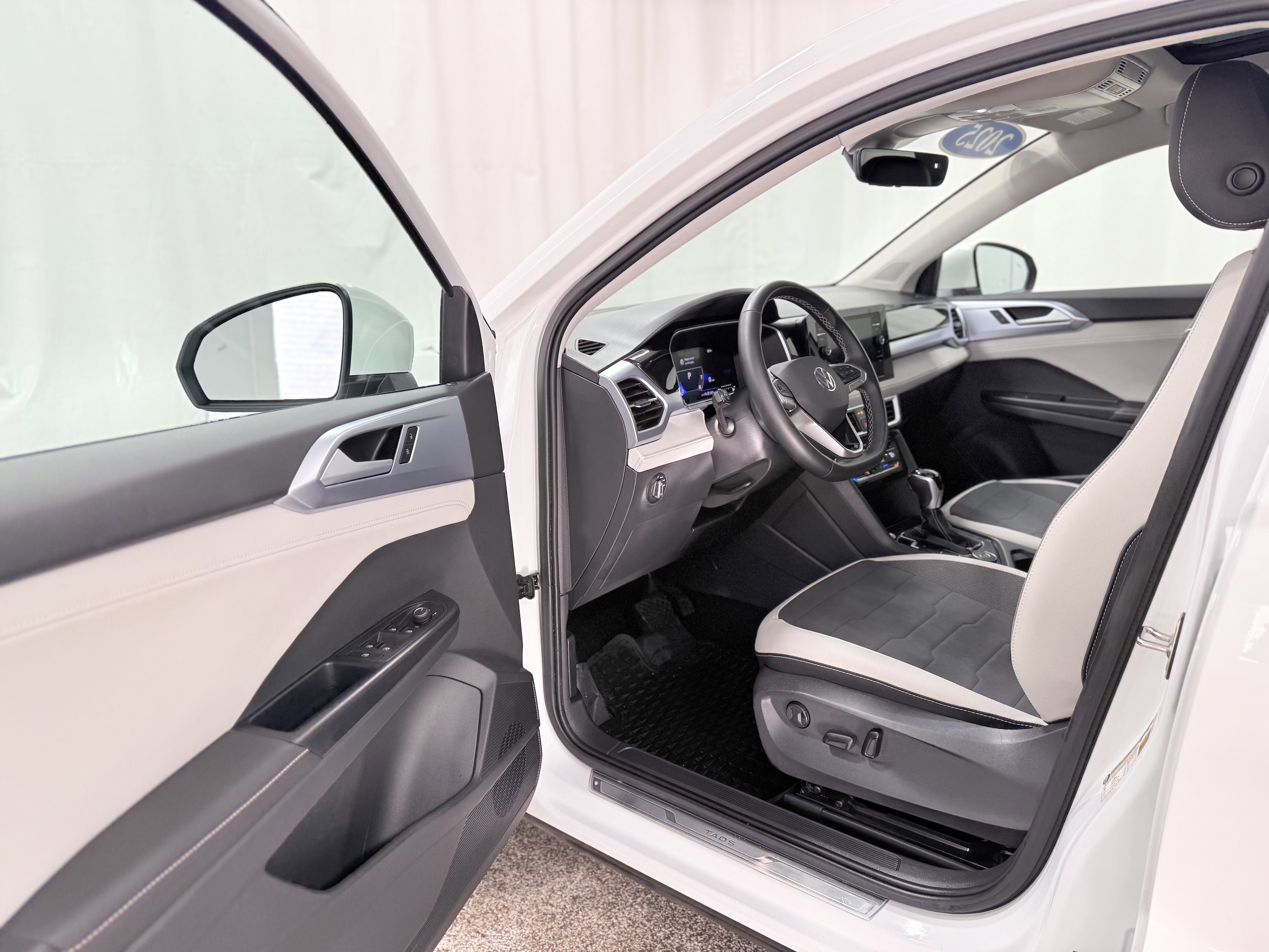 2025 Volkswagen Taos SE