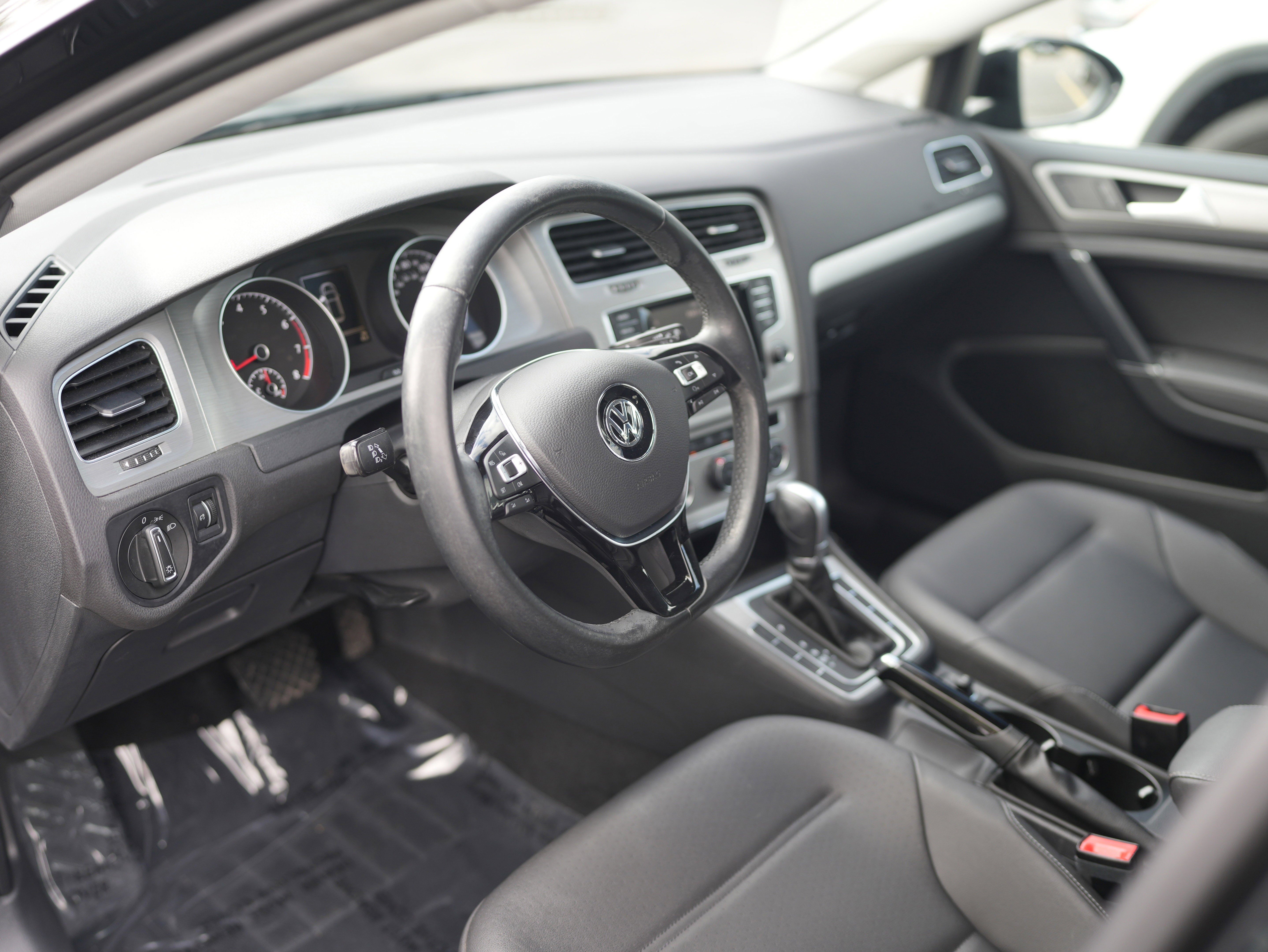 2015 Volkswagen Golf TSI S