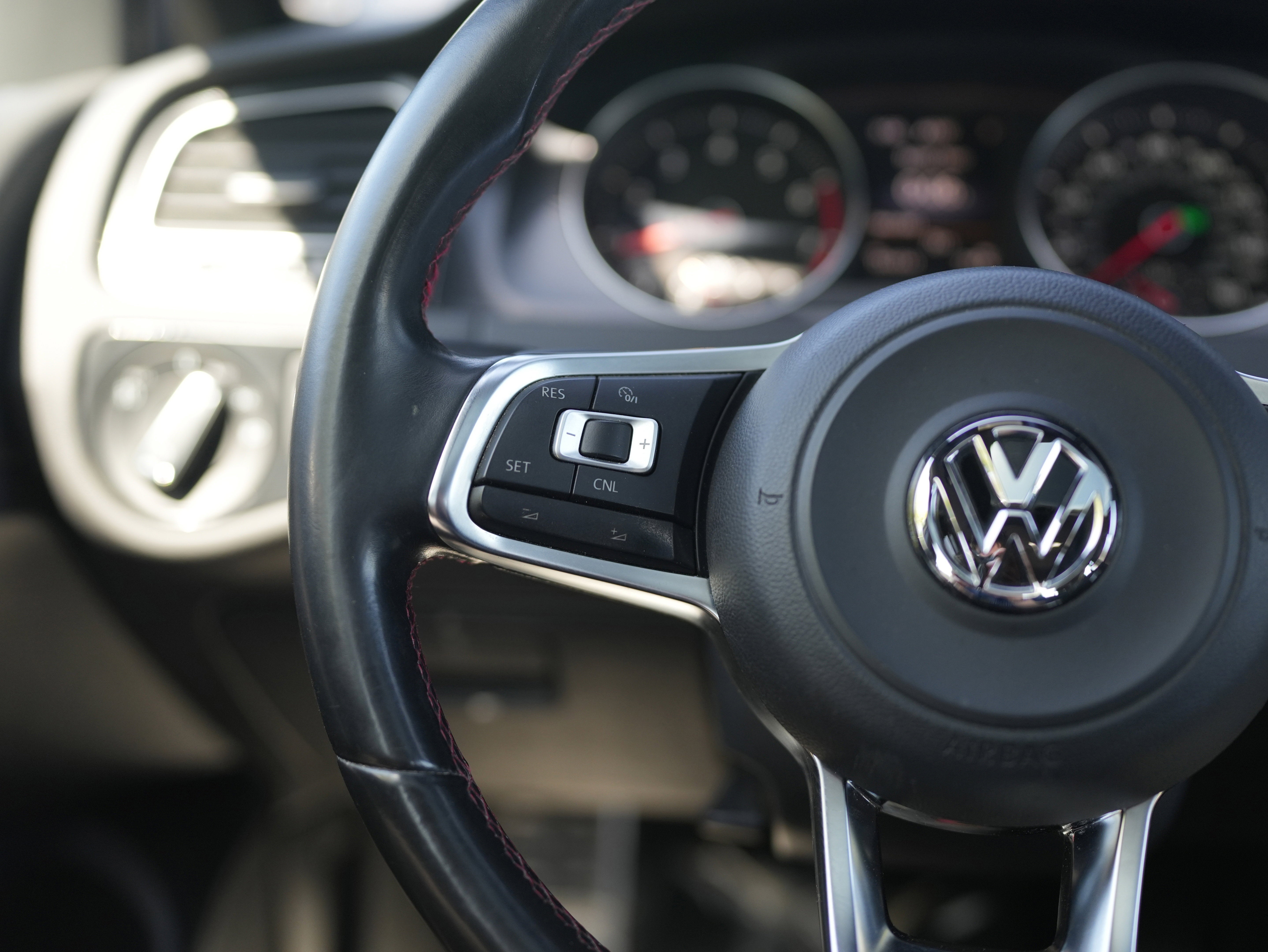 2015 Volkswagen Golf GTI 2.0T SE 4-Door