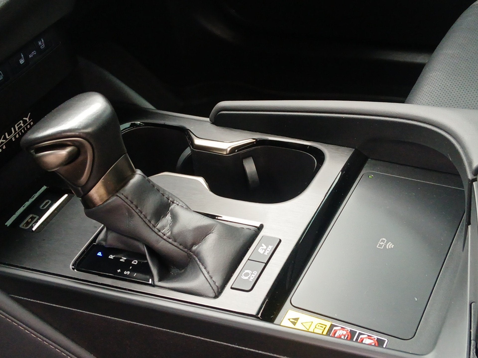 2024 Lexus ES 300h Luxury