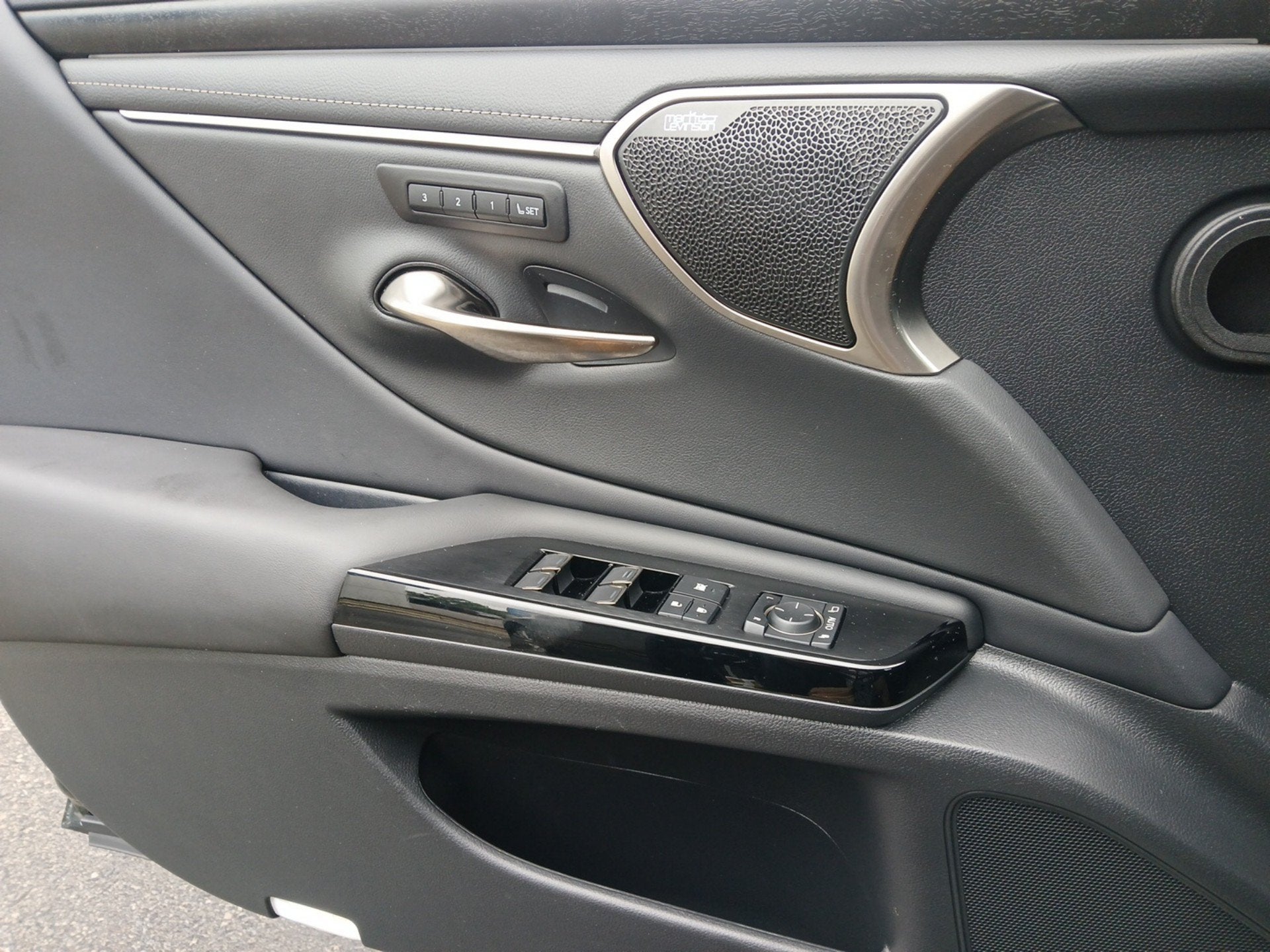 2024 Lexus ES 300h Luxury
