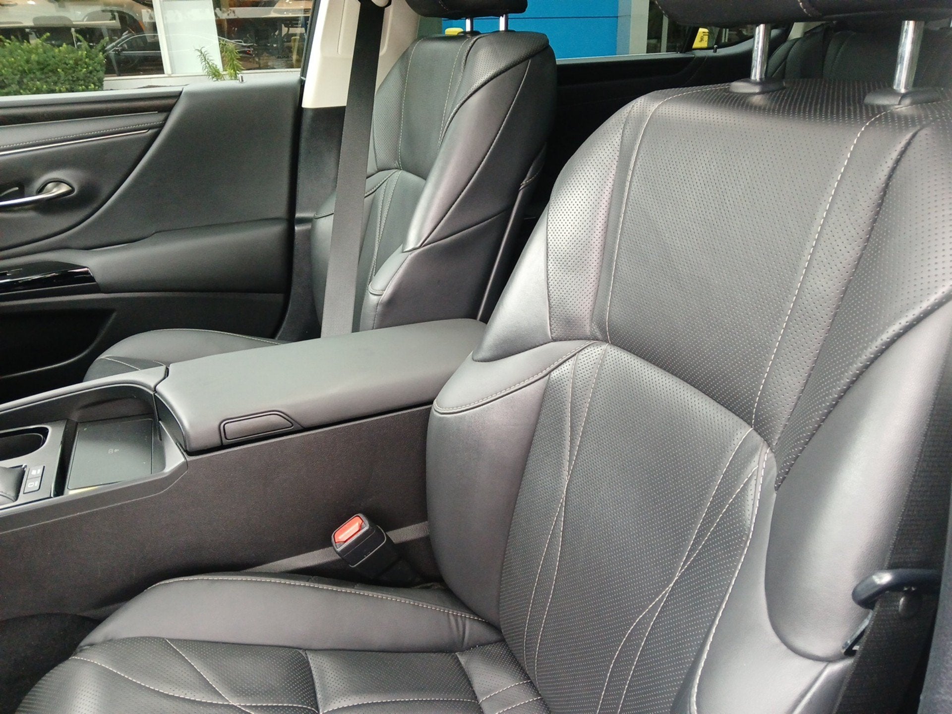 2024 Lexus ES 300h Luxury