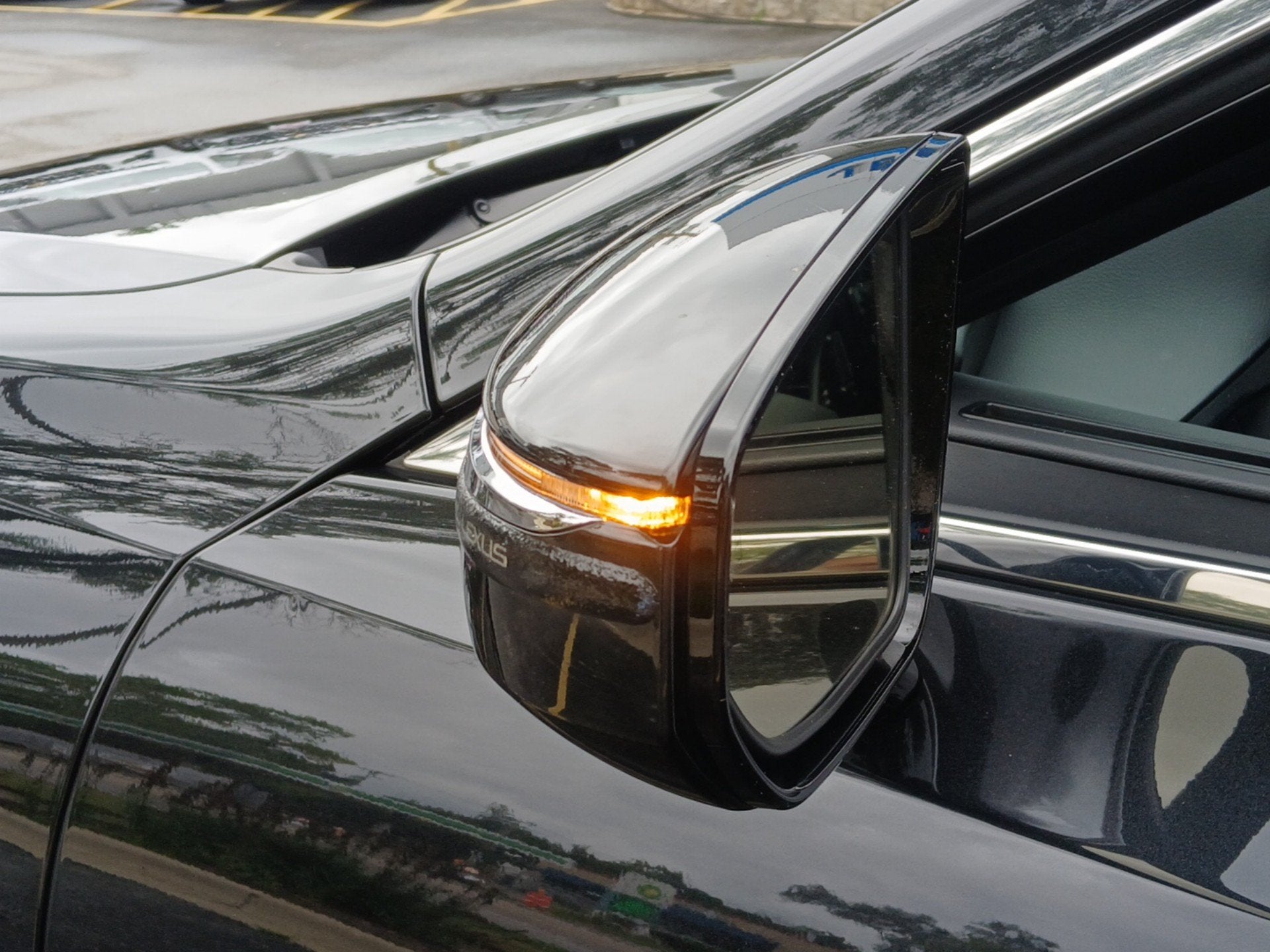 2024 Lexus ES 300h Luxury