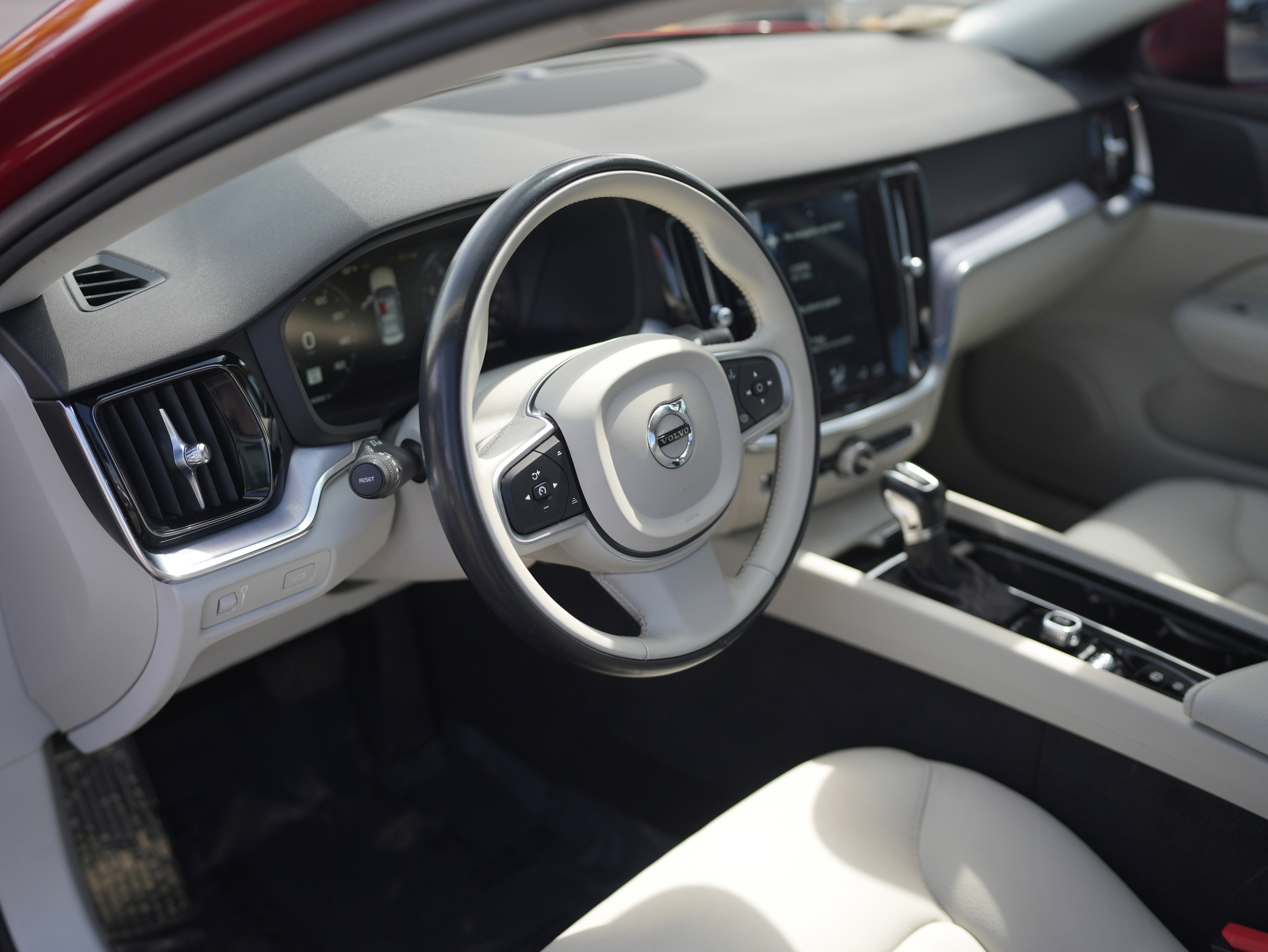 2020 Volvo S60 Momentum