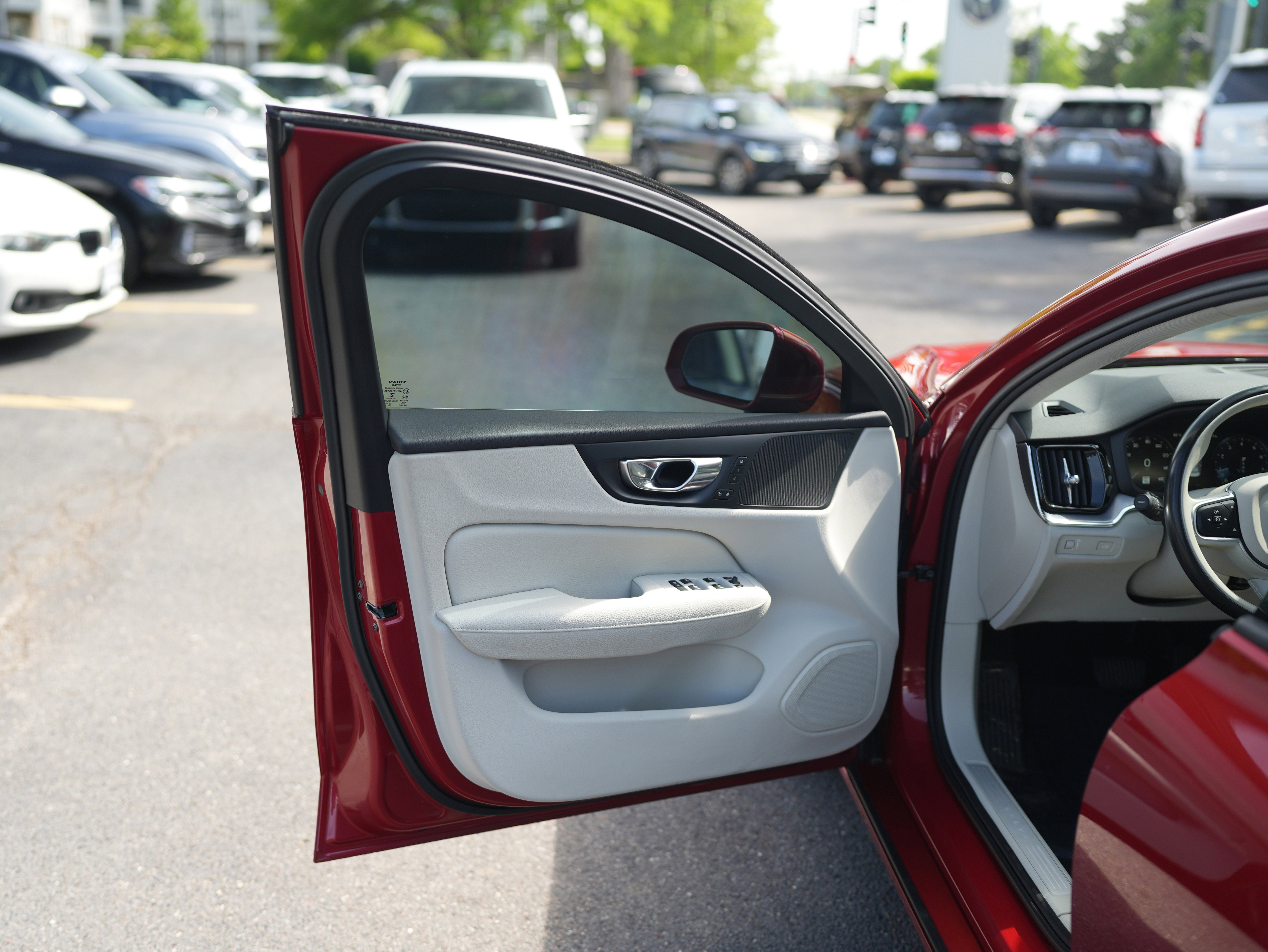 2020 Volvo S60 Momentum