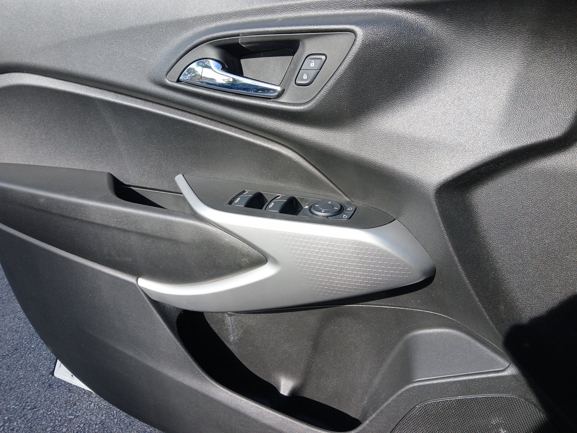 2024 Chevrolet Trax LS - Photo 17