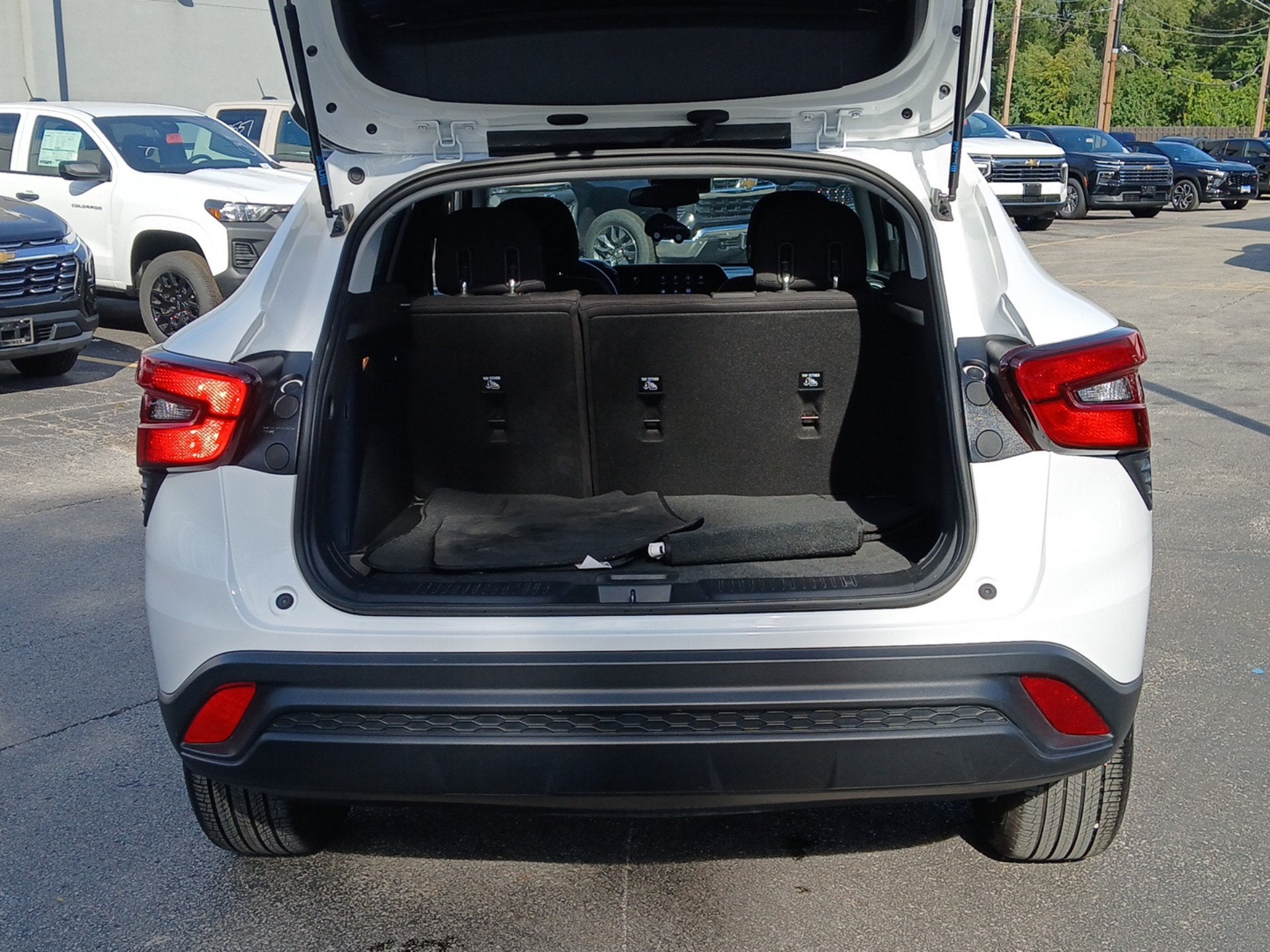 2024 Chevrolet Trax LS - Photo 23