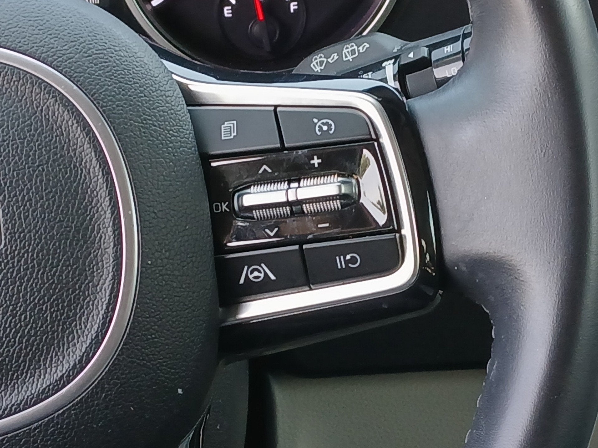 2024 Kia Carnival MPV LX Seat Package