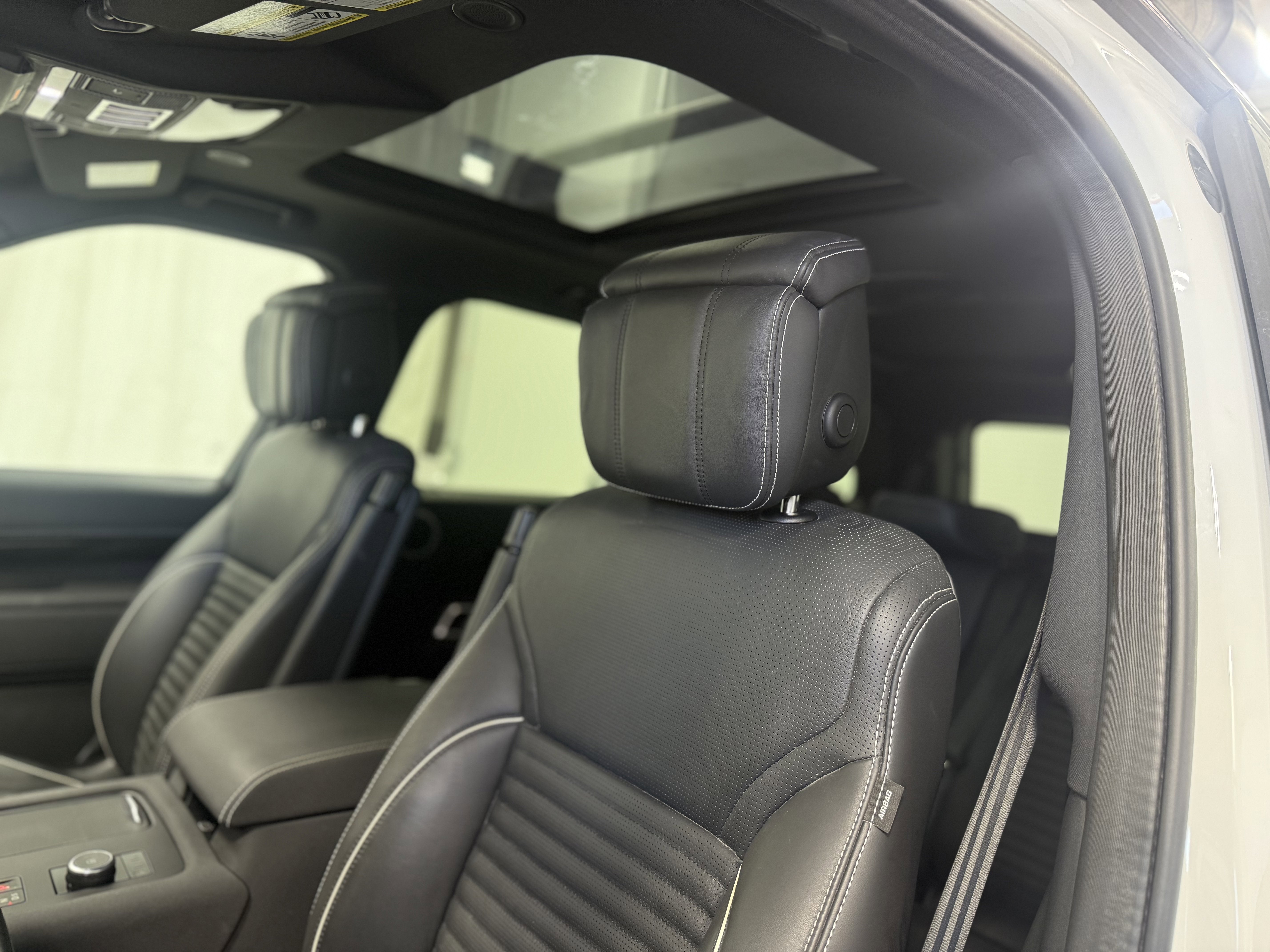 2023 Land Rover Discovery Metropolitan Edition