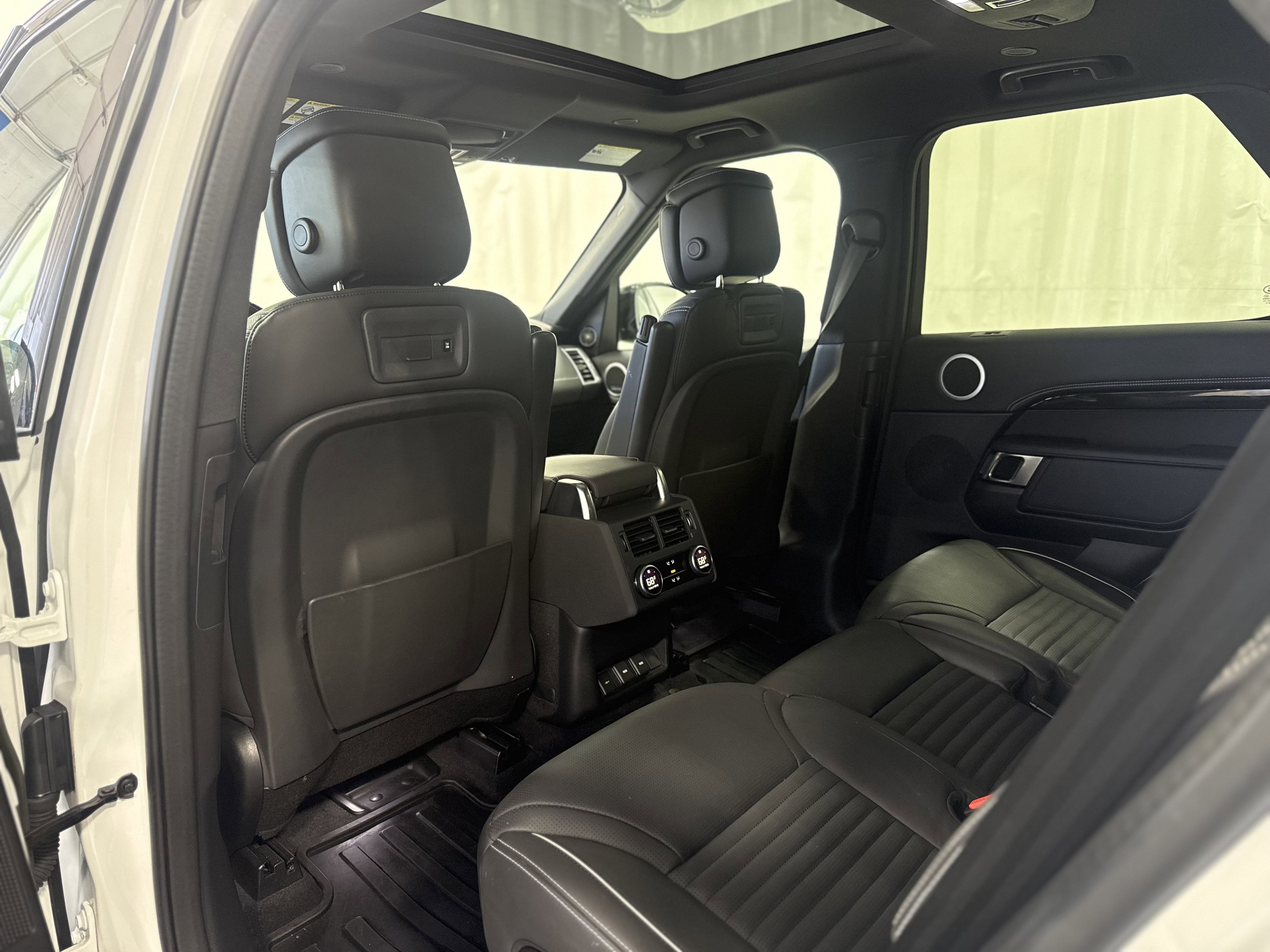 2023 Land Rover Discovery Metropolitan Edition