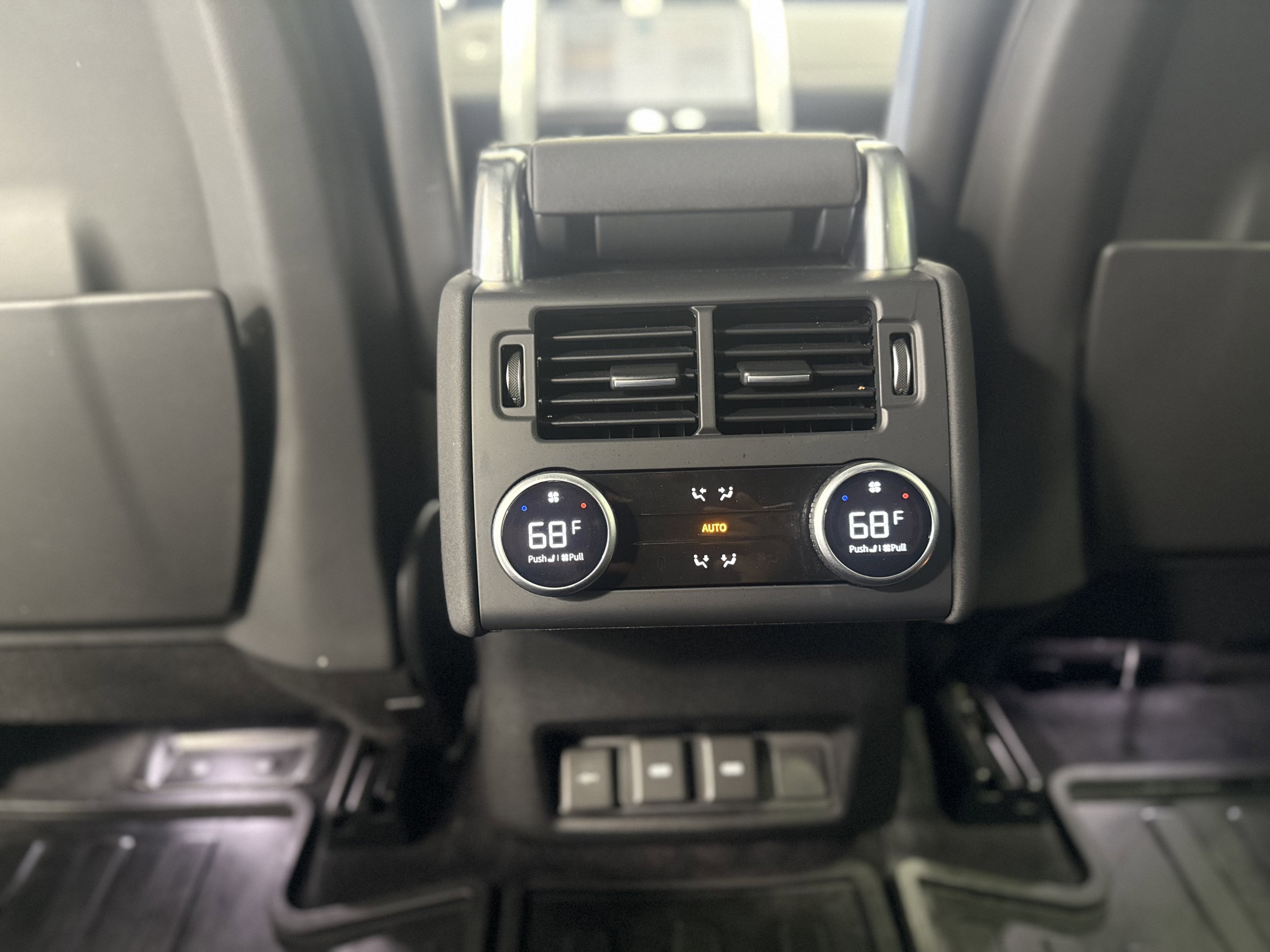 2023 Land Rover Discovery Metropolitan Edition