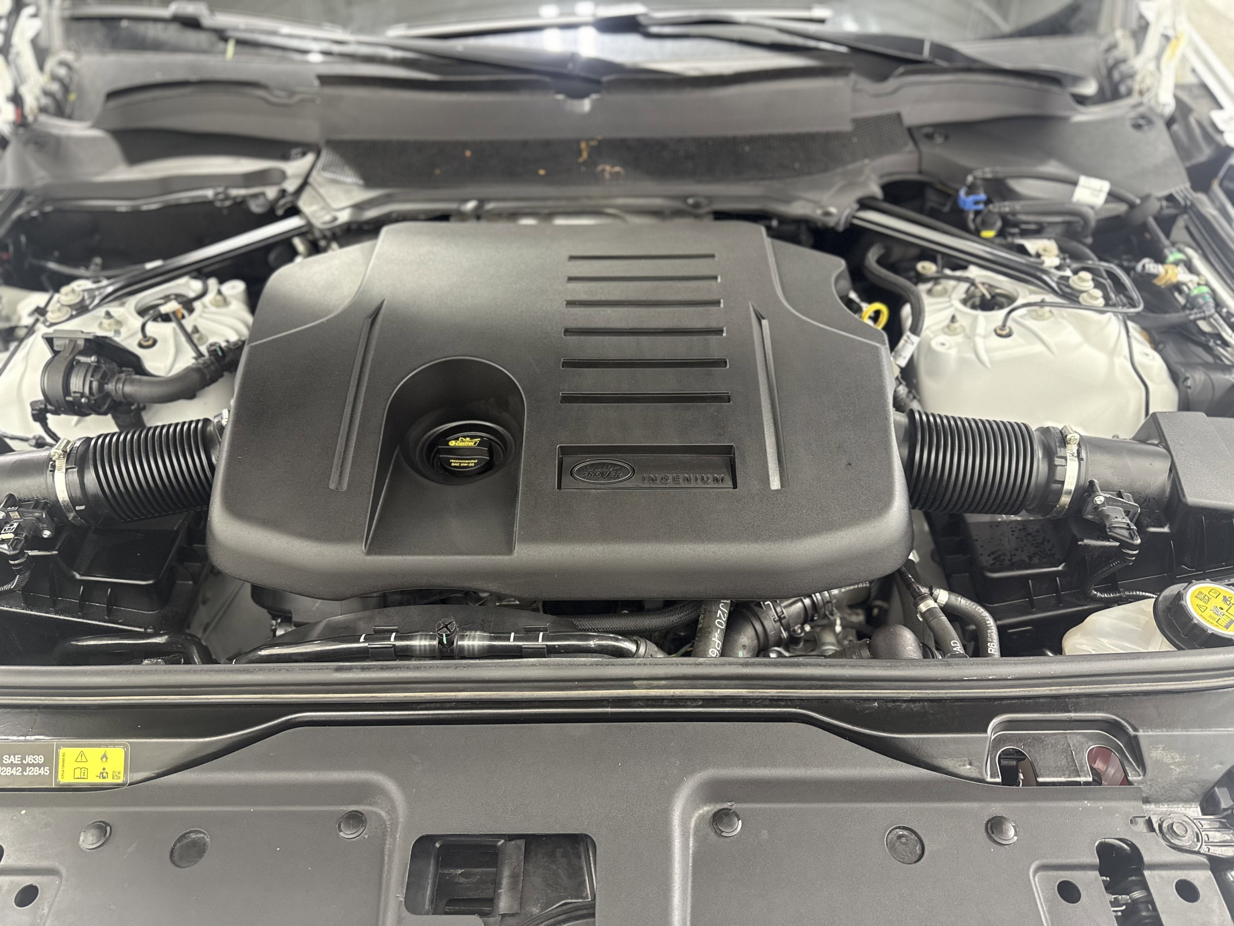 2023 Land Rover Discovery Metropolitan Edition