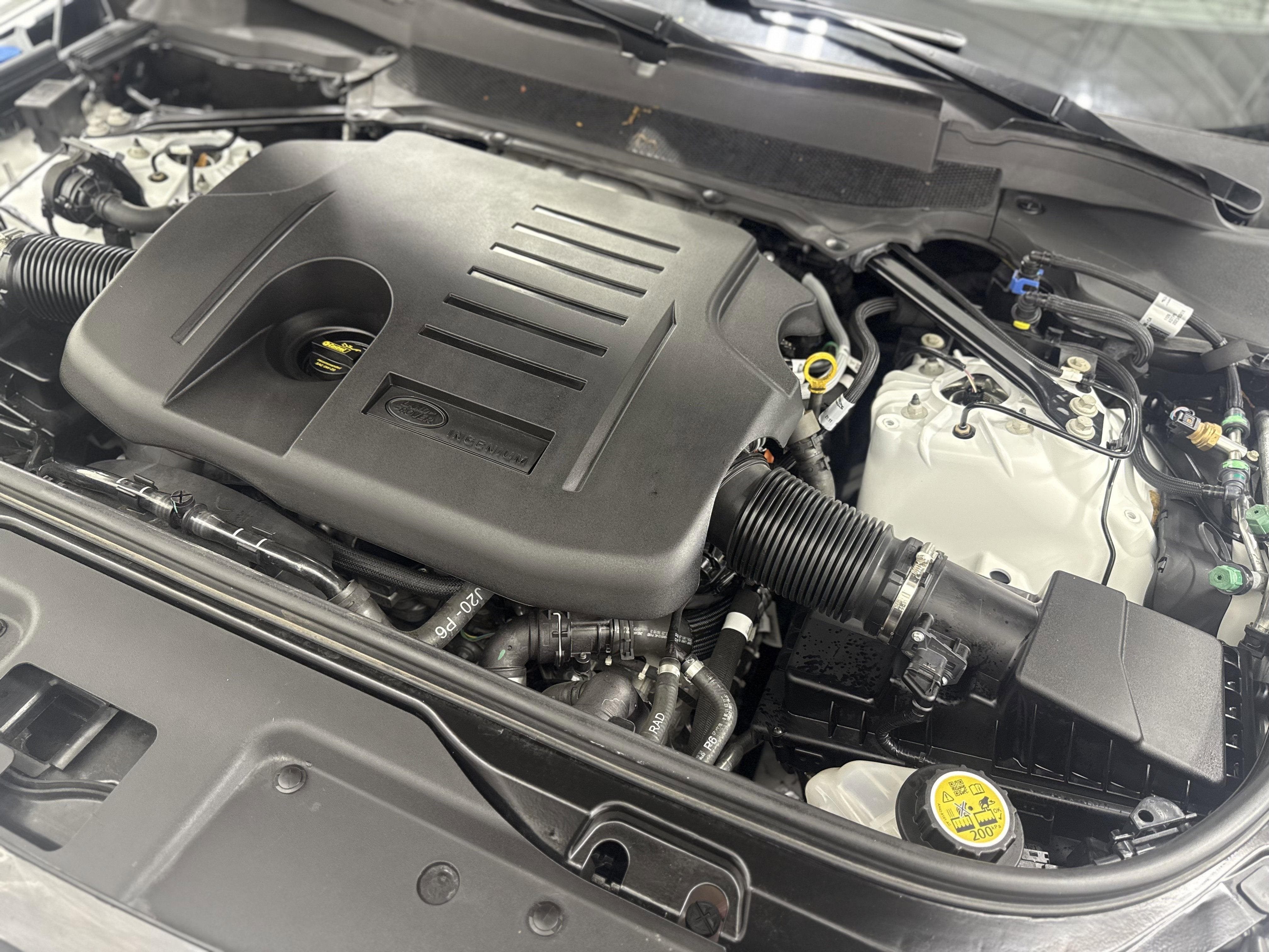 2023 Land Rover Discovery Metropolitan Edition