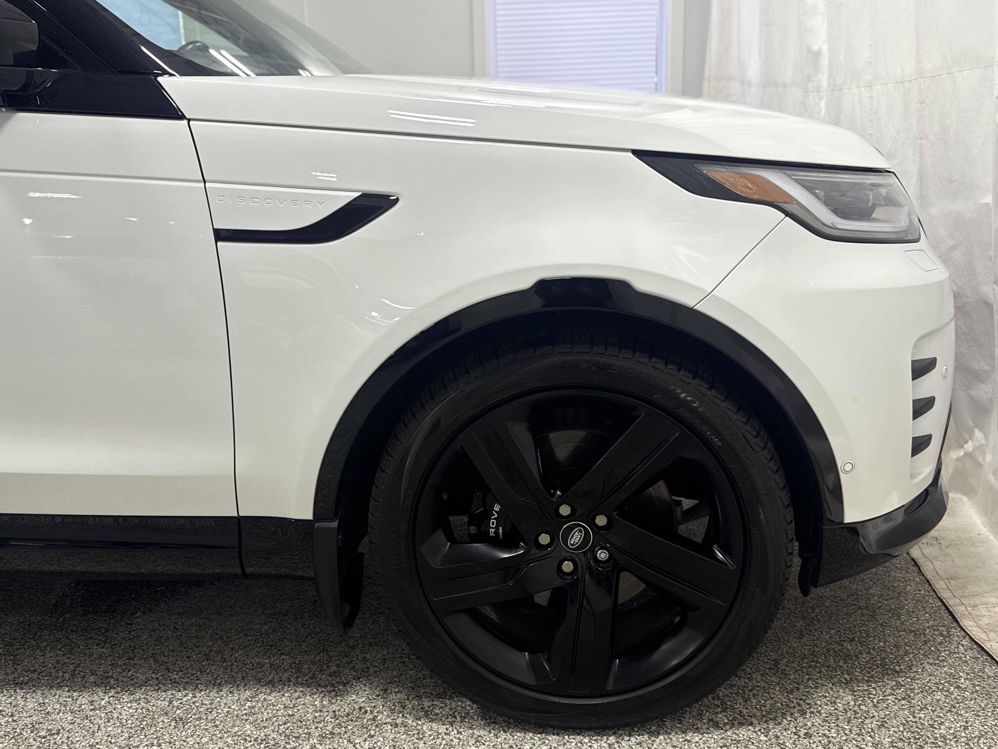 2023 Land Rover Discovery Metropolitan Edition