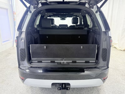 2023 Land Rover Discovery Metropolitan Edition