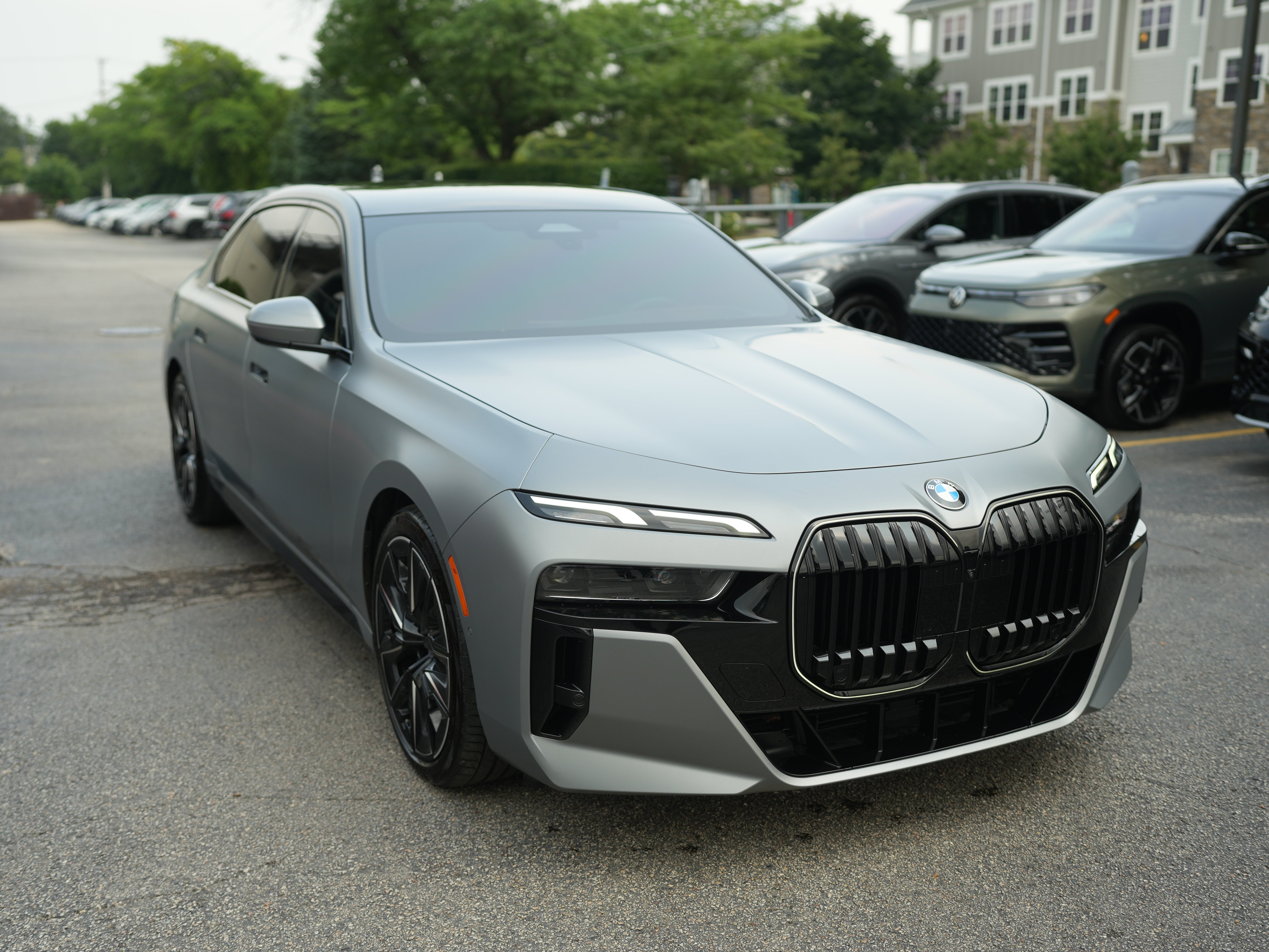 2025 BMW 740i 740i