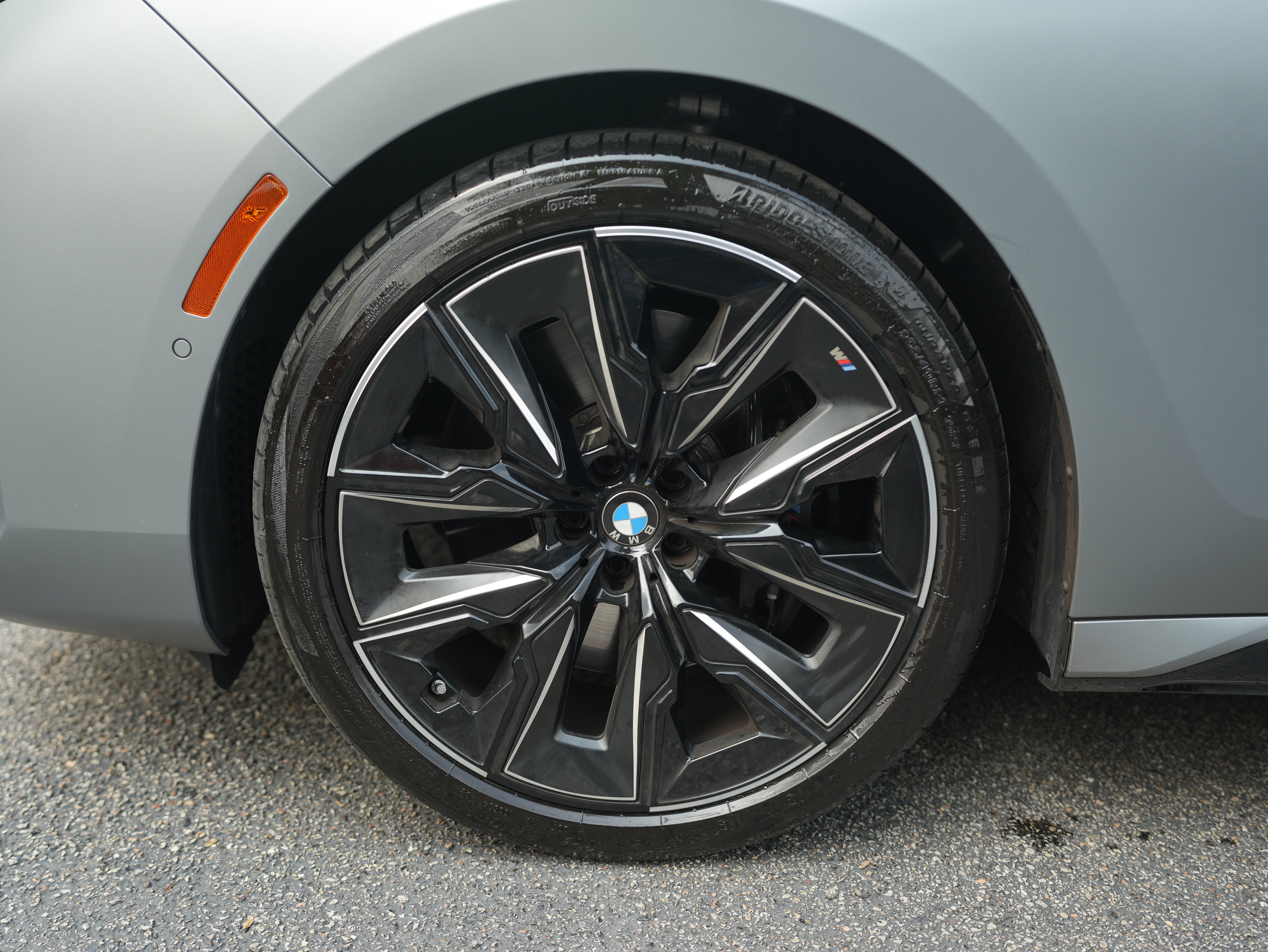 2025 BMW 740i 740i