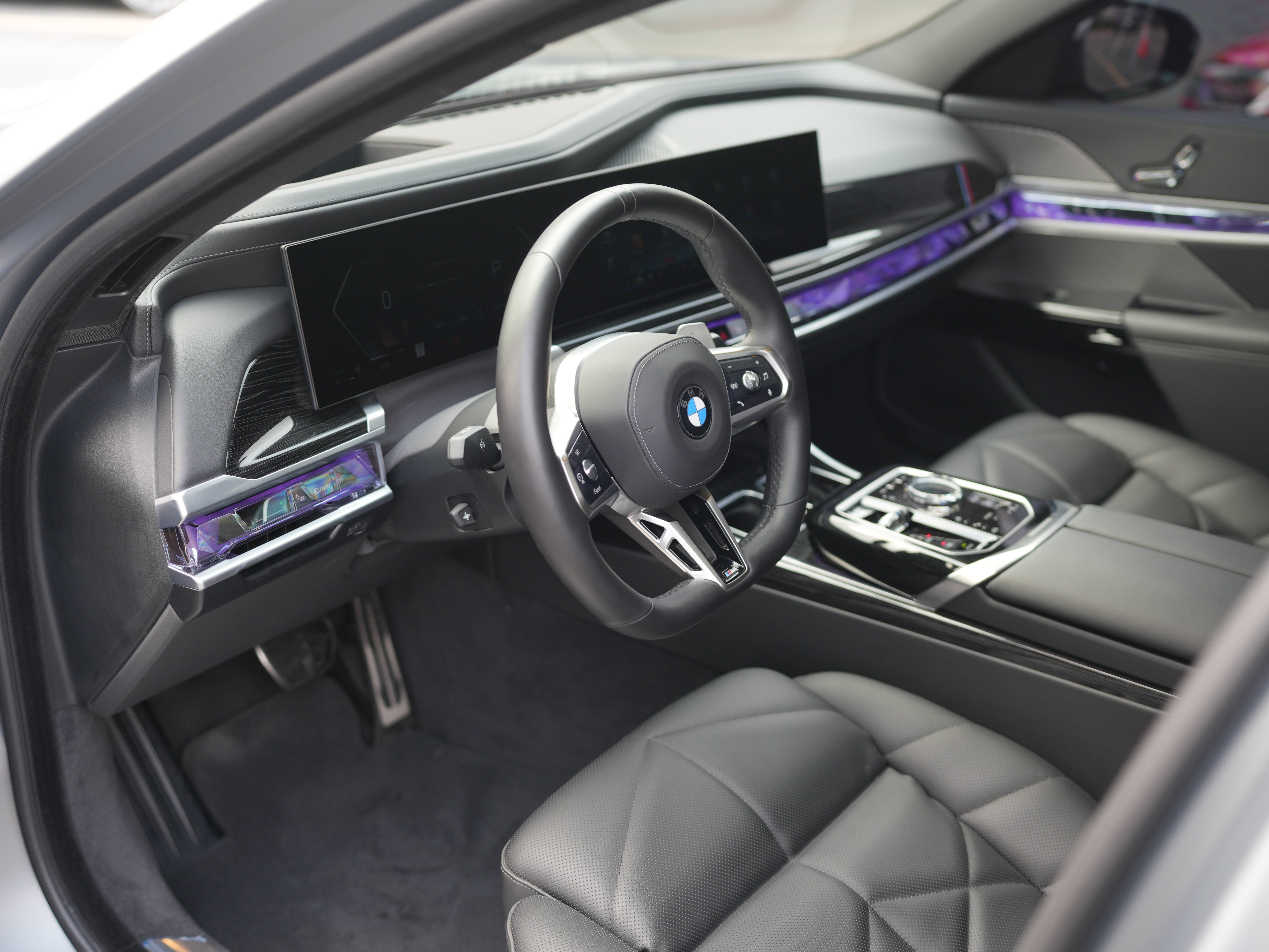 2025 BMW 740i 740i