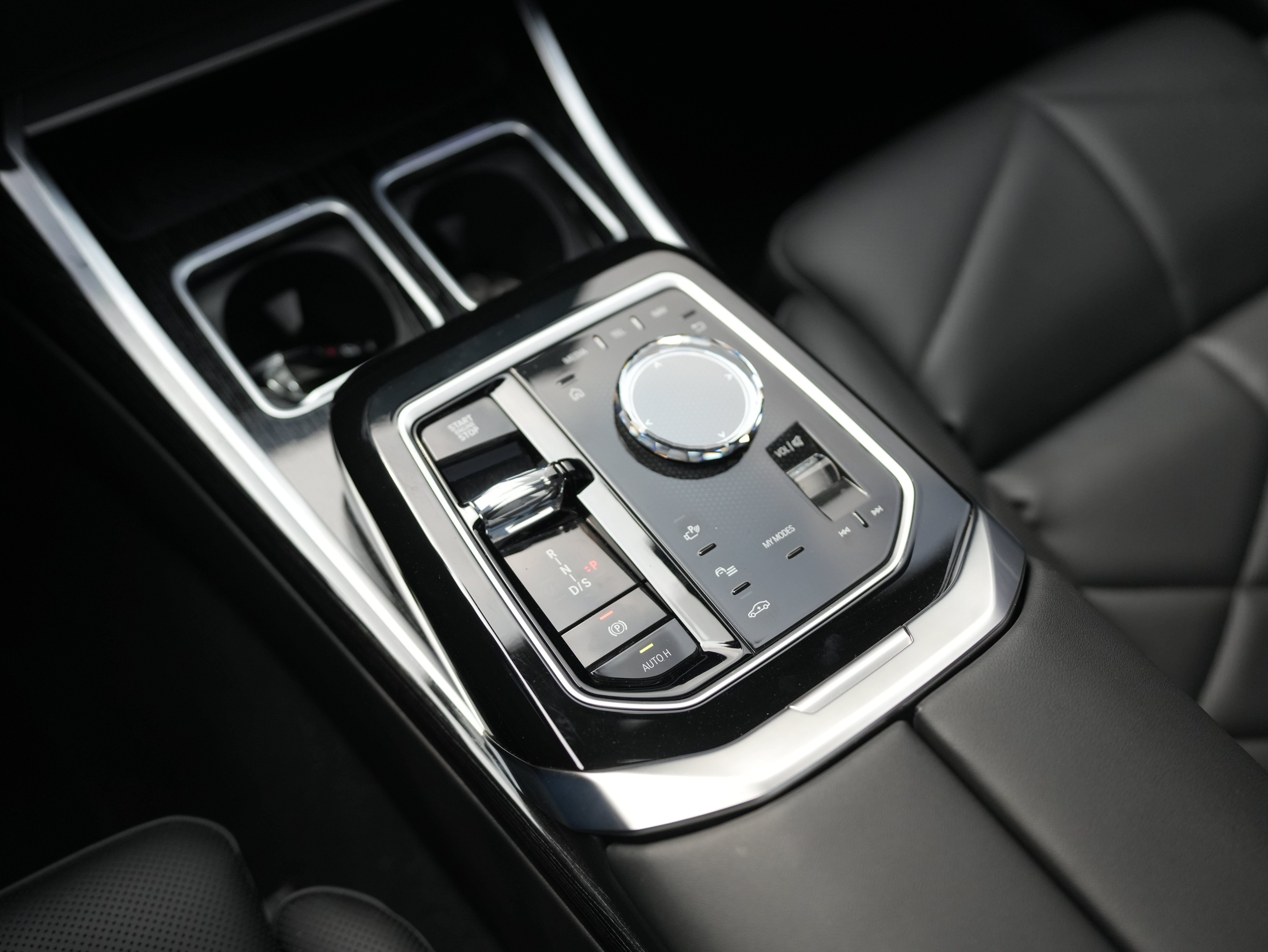 2025 BMW 740i 740i