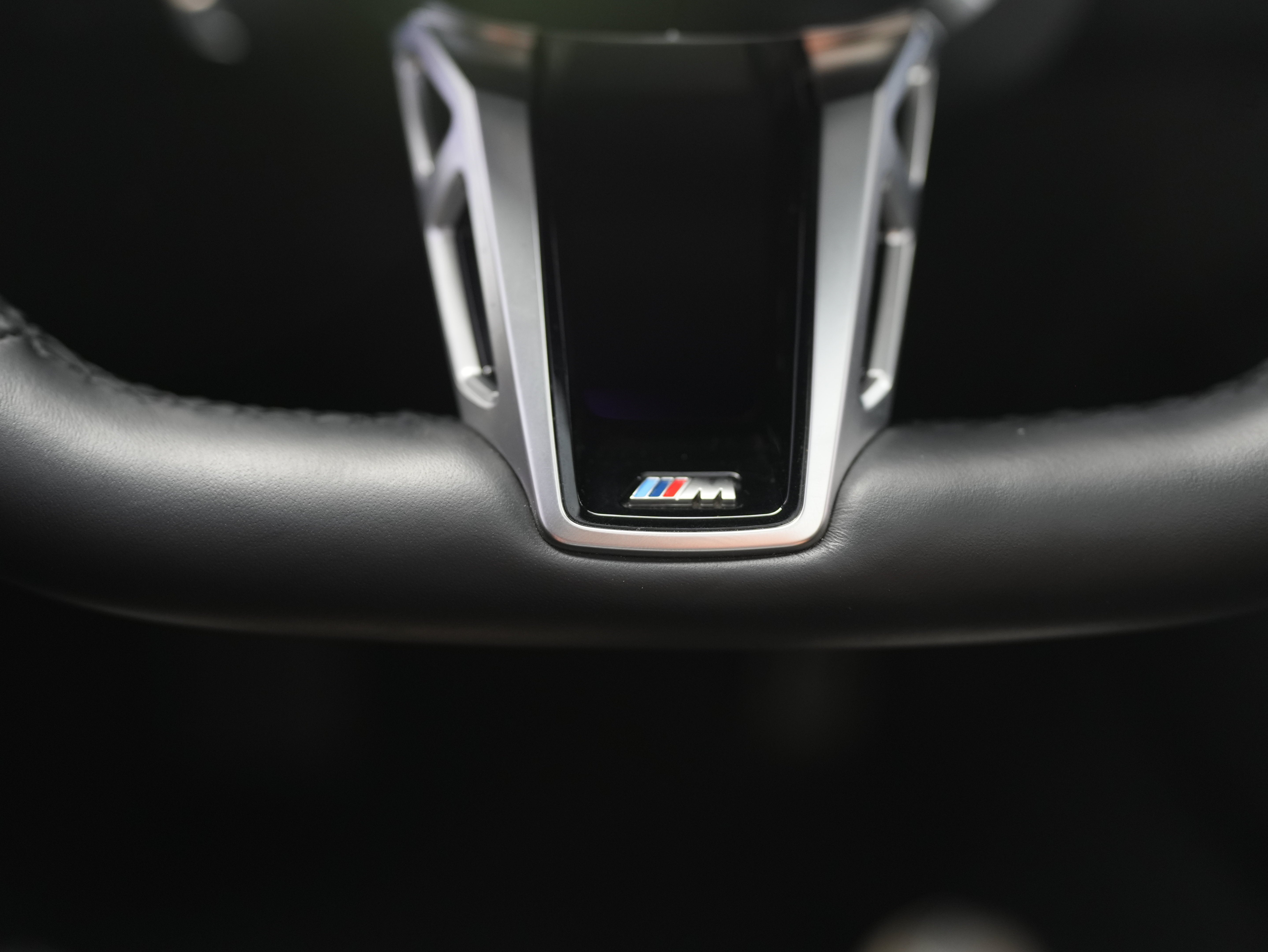 2025 BMW 740i 740i