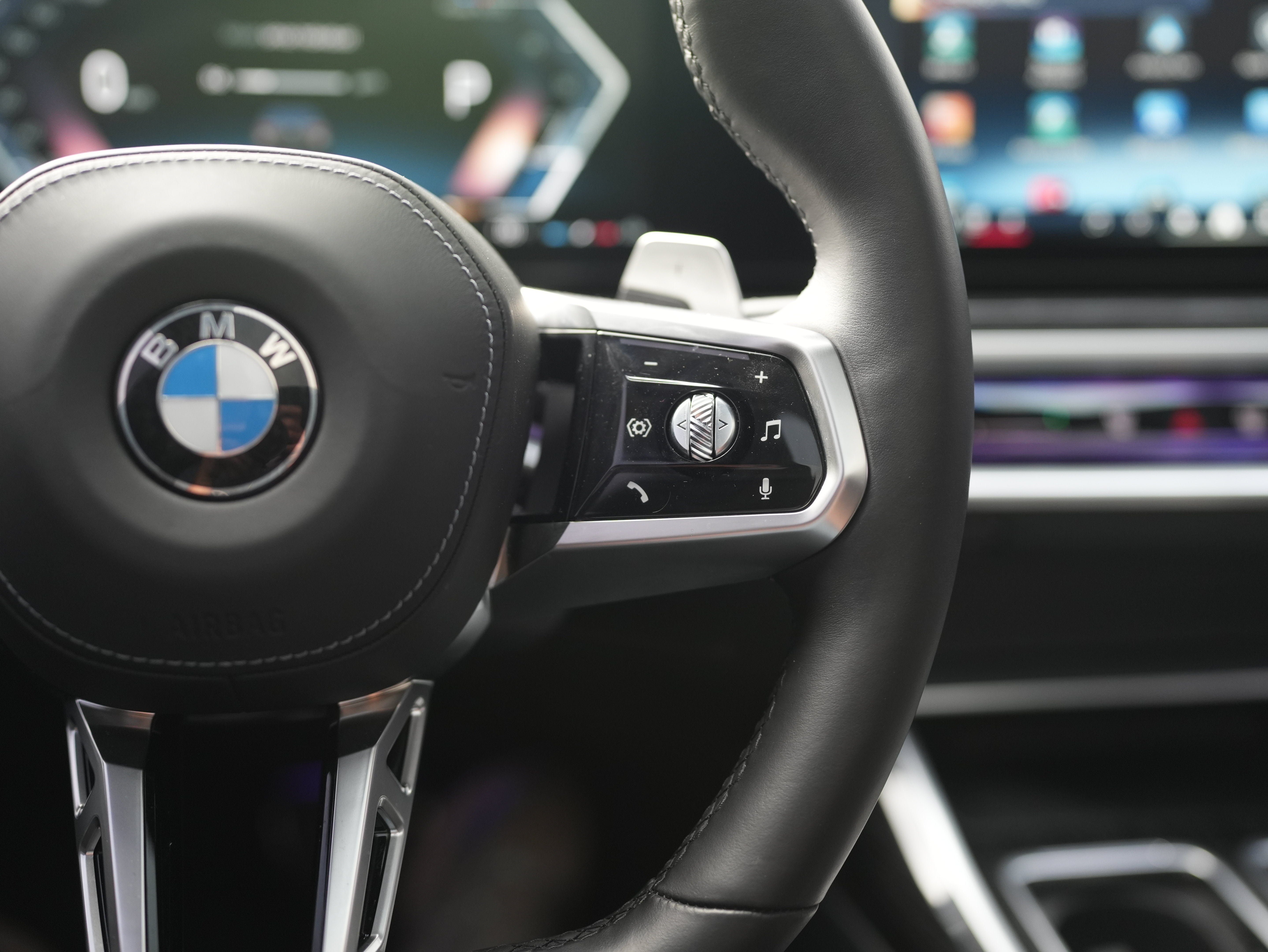 2025 BMW 740i 740i