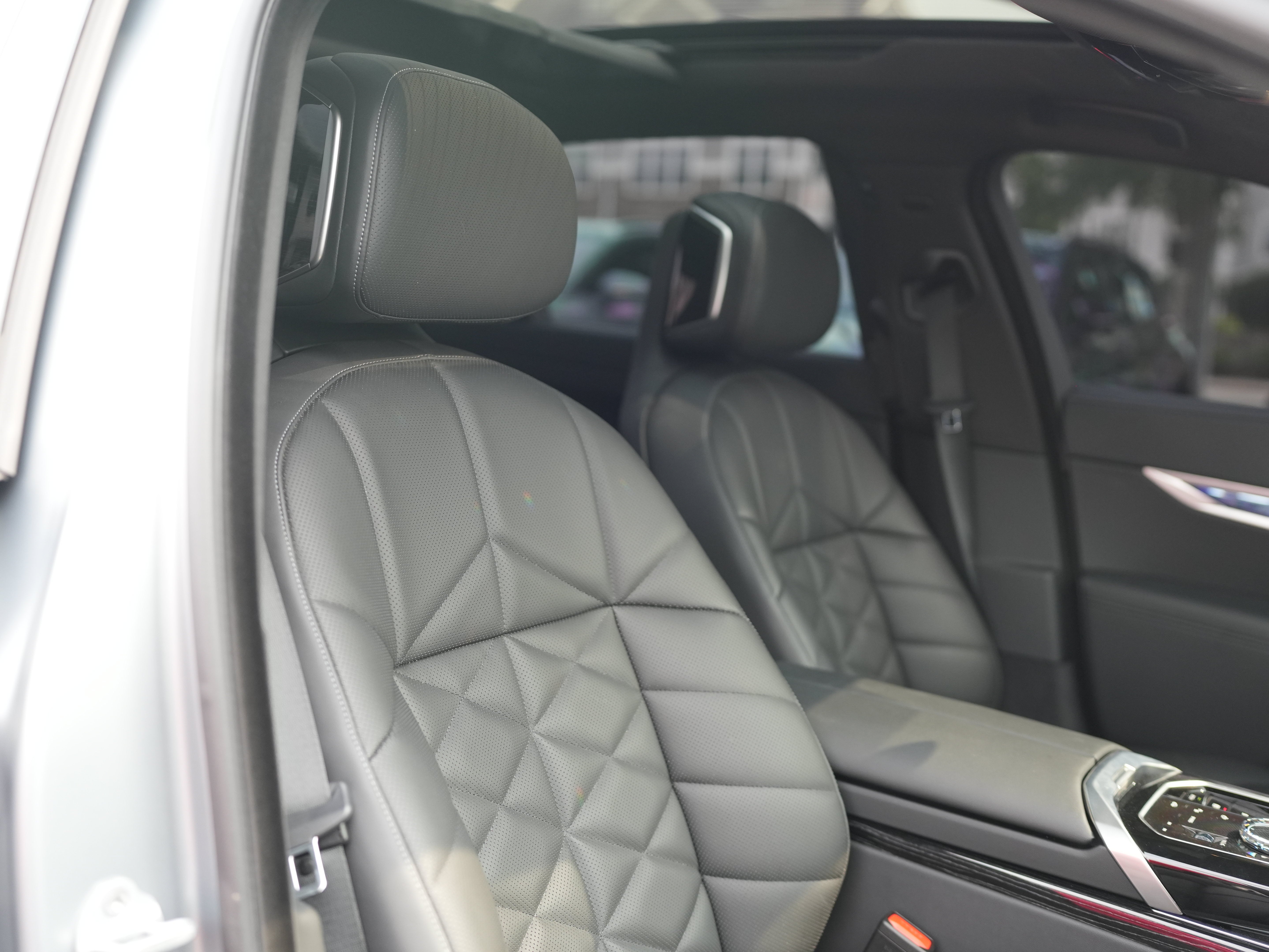 2025 BMW 740i 740i