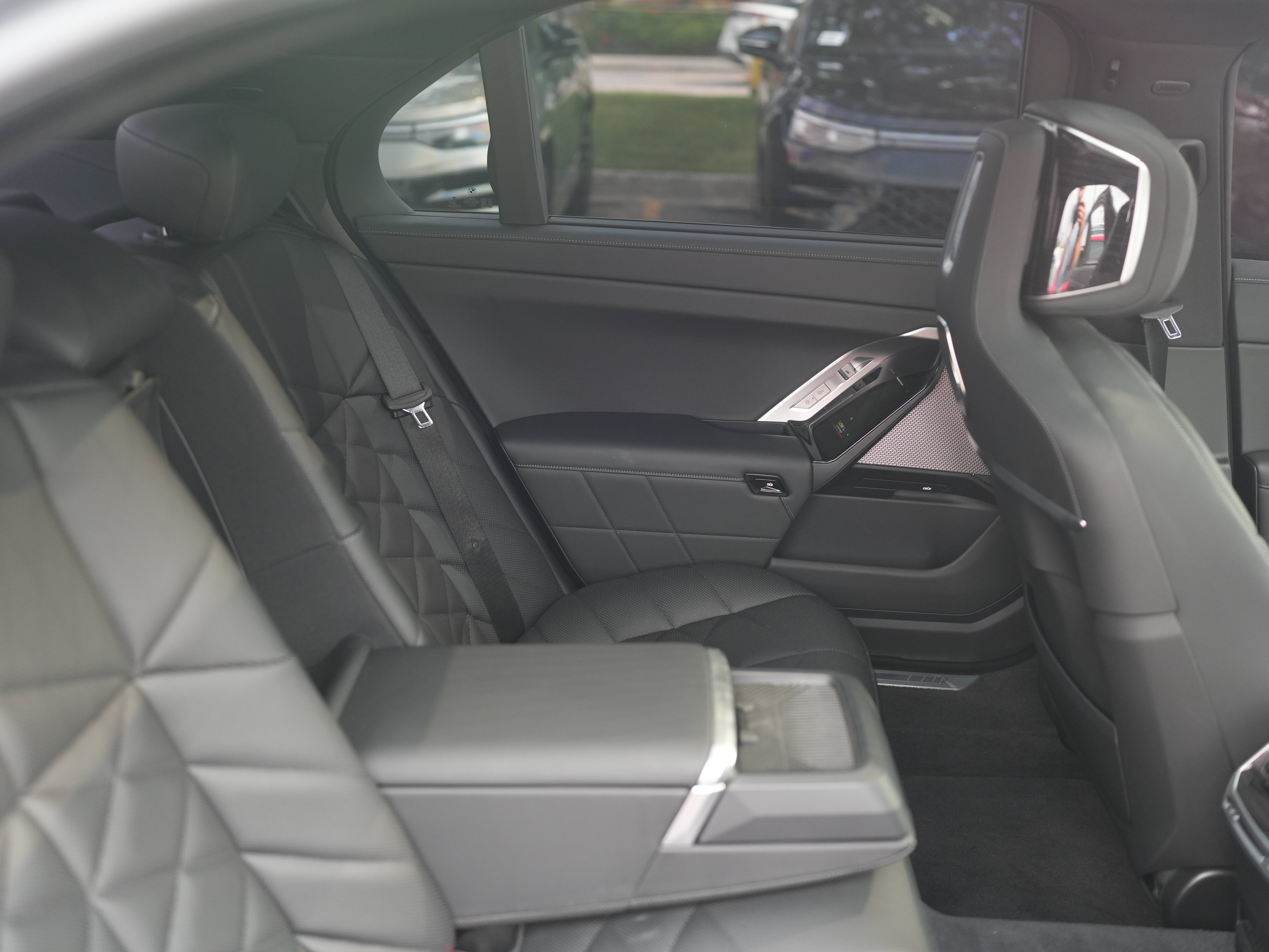 2025 BMW 740i 740i