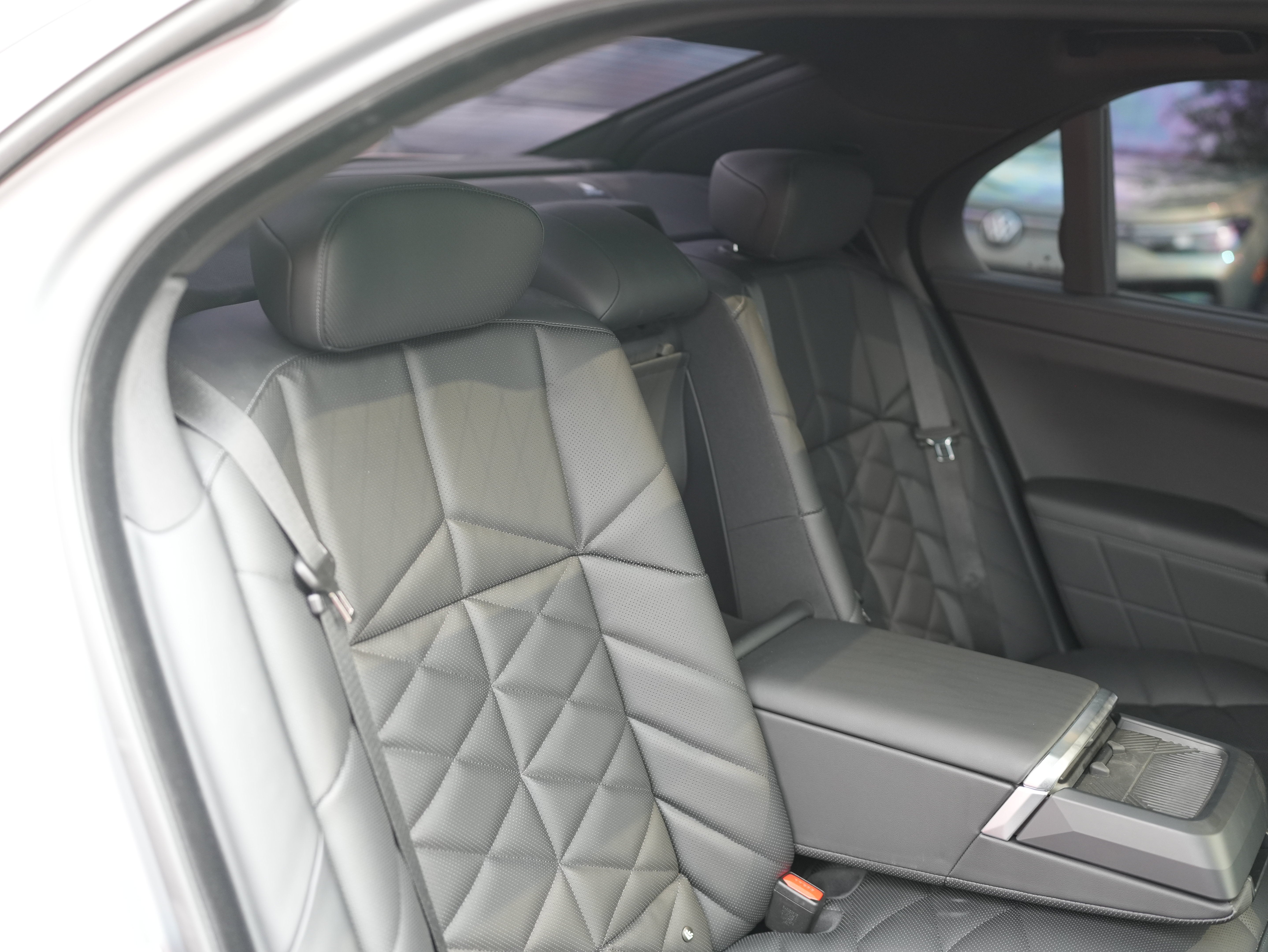 2025 BMW 740i 740i