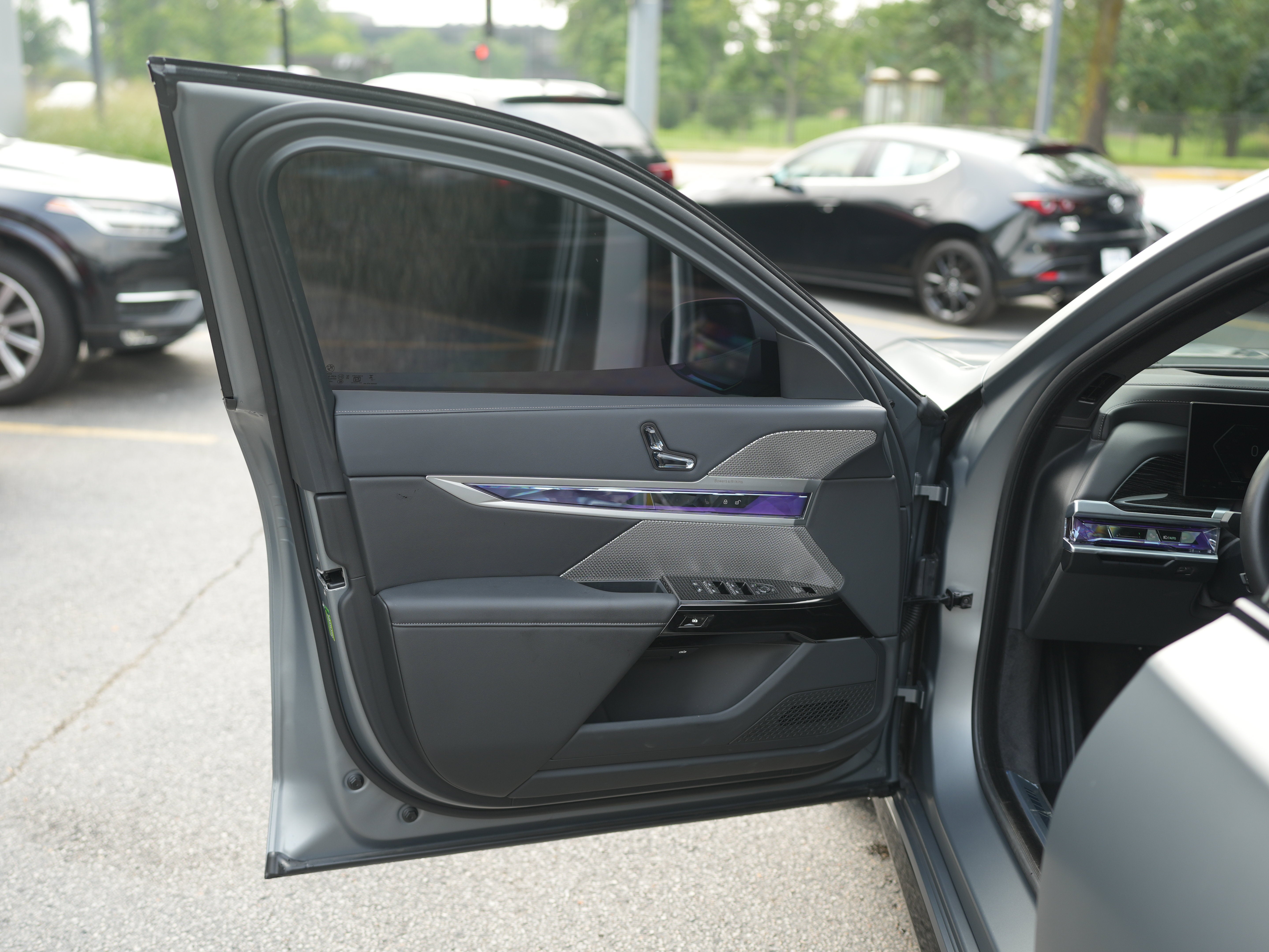 2025 BMW 740i 740i