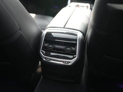 2025 BMW 740i 740i