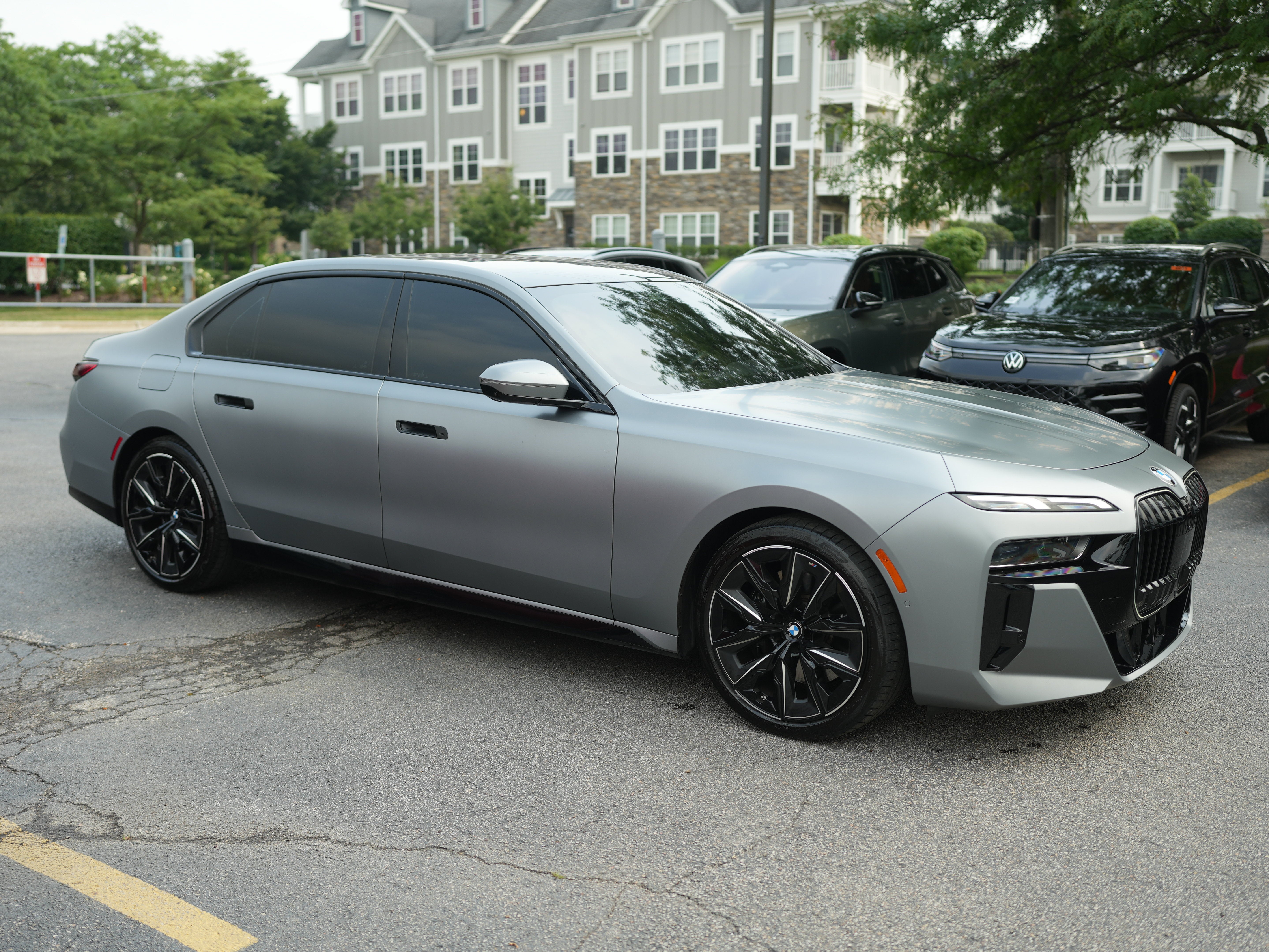 2025 BMW 740i 740i
