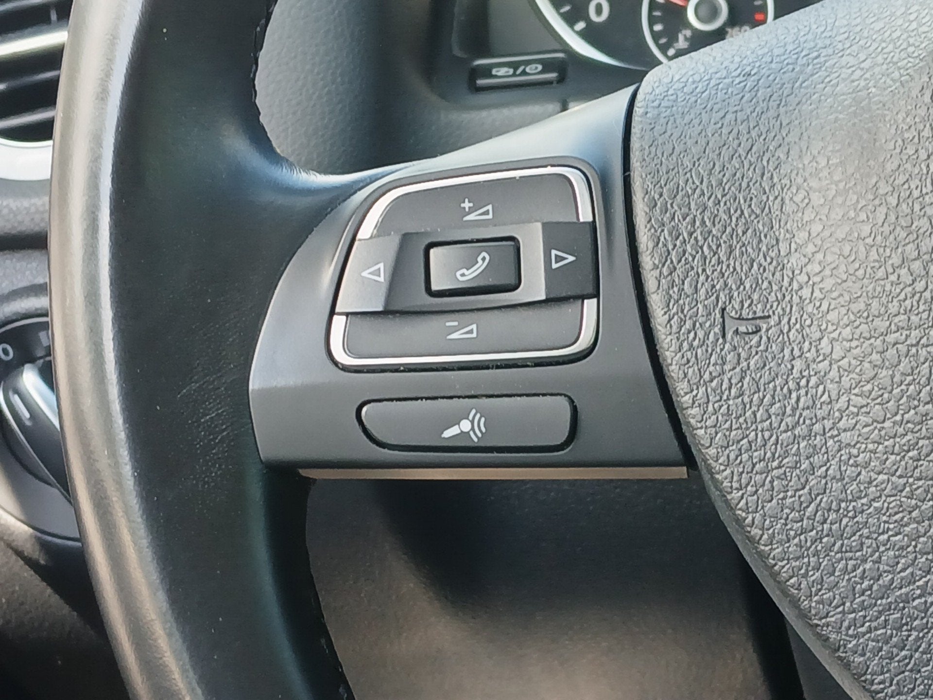 2015 Volkswagen Tiguan S