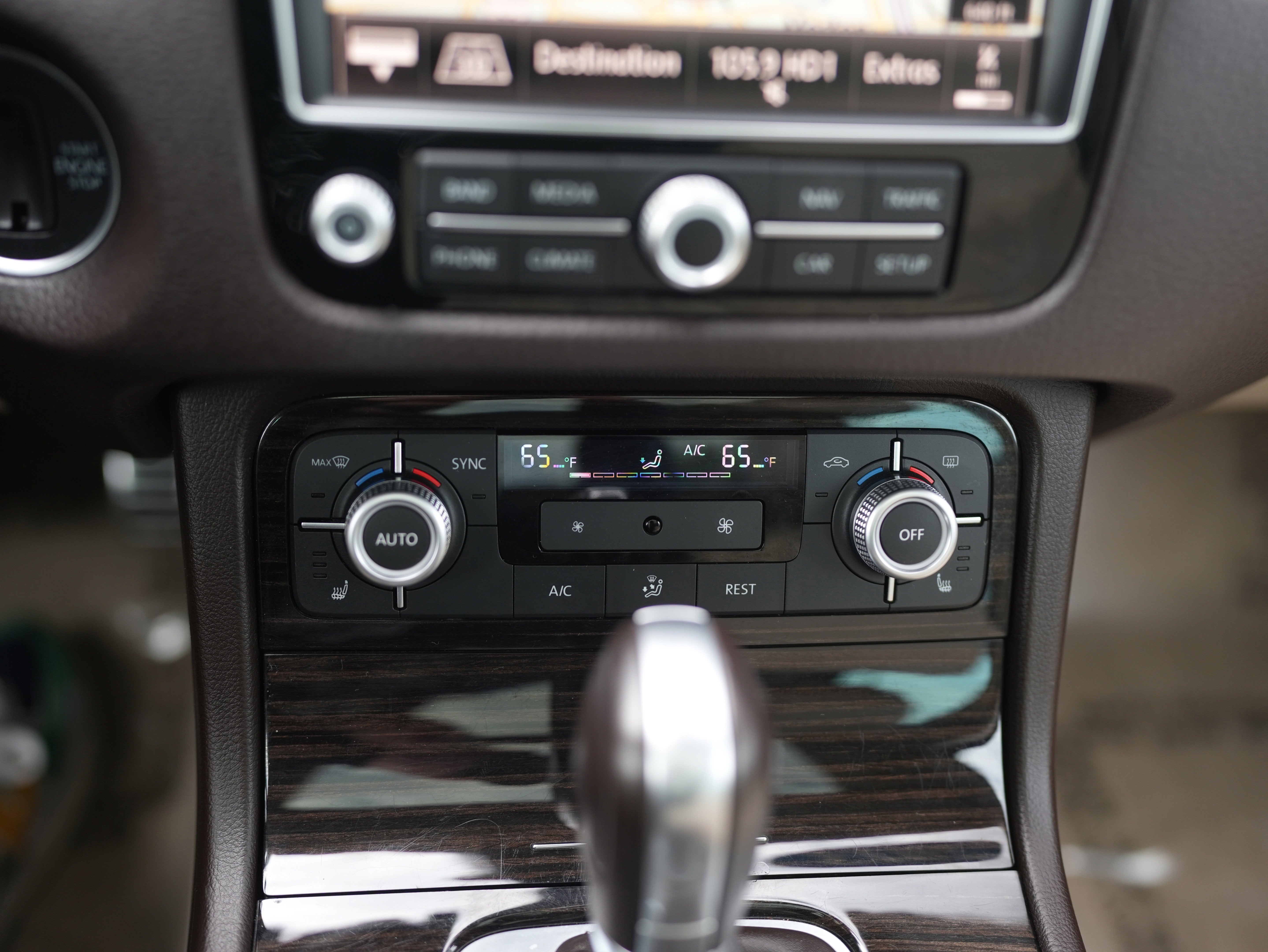 2015 Volkswagen Touareg Sport w/Technology
