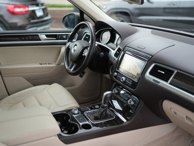 2015 Volkswagen Touareg Sport w/Technology