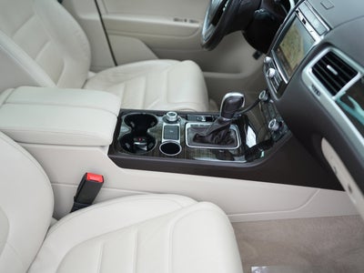 2015 Volkswagen Touareg Sport w/Technology