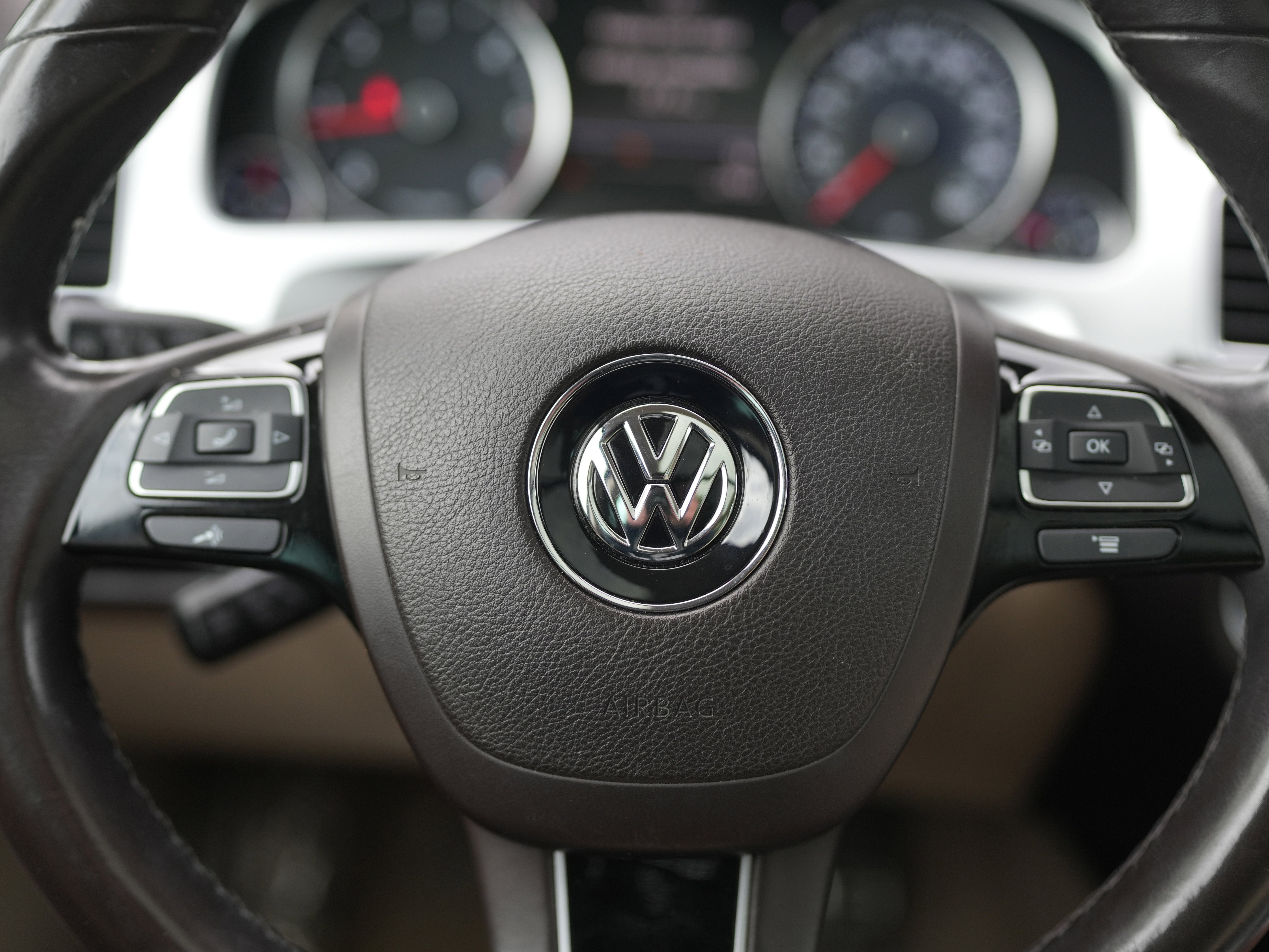 2015 Volkswagen Touareg Sport w/Technology