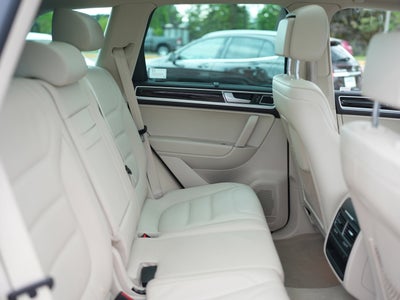 2015 Volkswagen Touareg Sport w/Technology